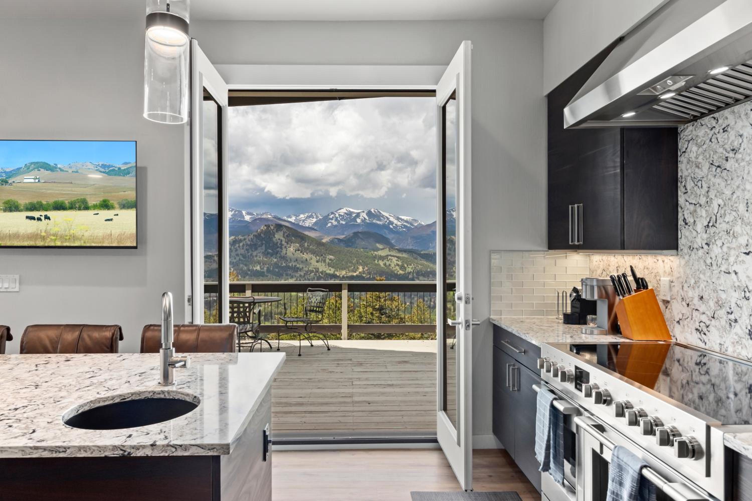 Breathtaking Luxury Mountain Retreat - Estes Park's Best Views - Switzerland in Colorado - Property Image 36