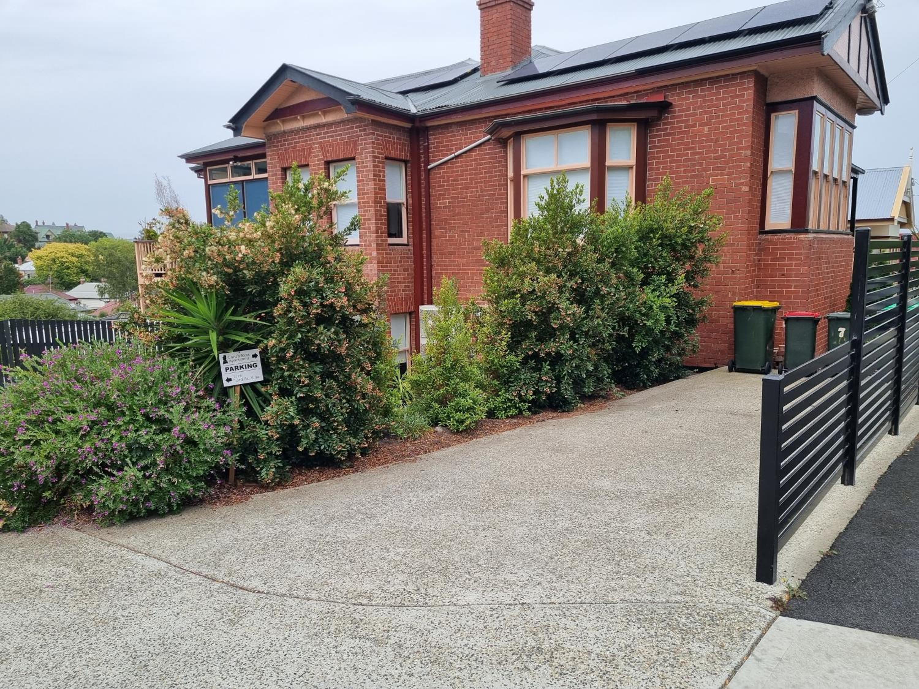 Lords Rest Apartment - Private and Central with Free Parking and Great WIFI