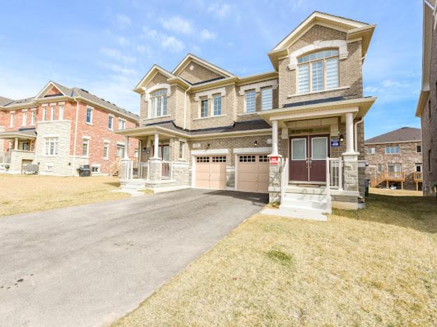 Stylish Home in Waterdown