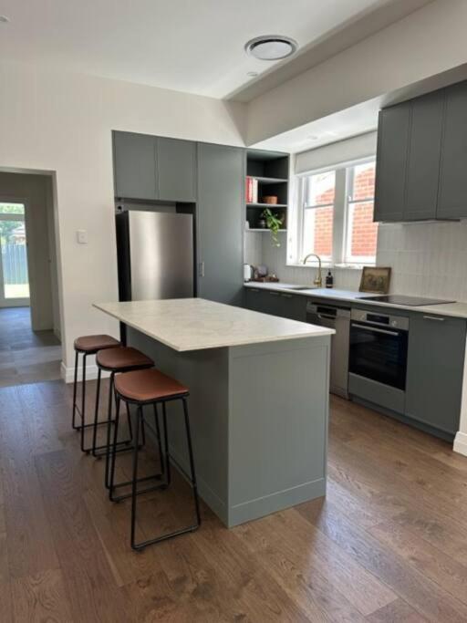 Charming central cottage in Wagga Wagga