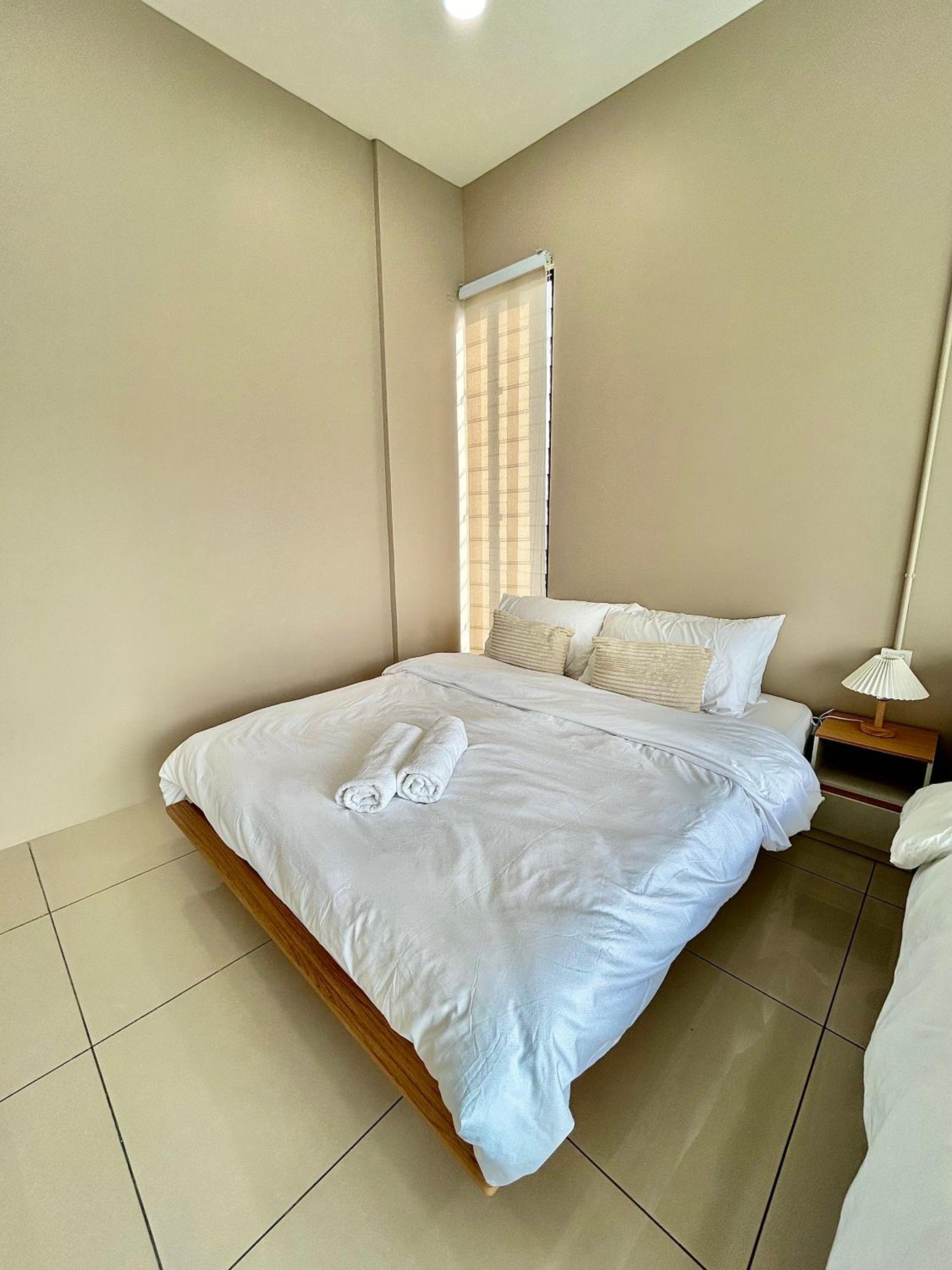 Newly Renovated Modern&Spacious 17pax Semi-D photo 8