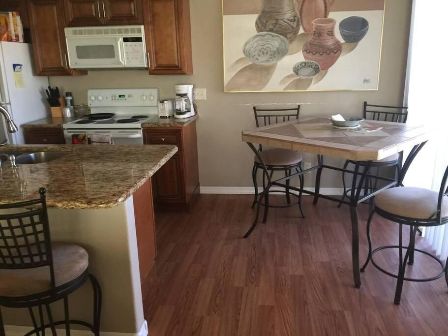 Lovely 2 bedrooms Condo Pool view 5