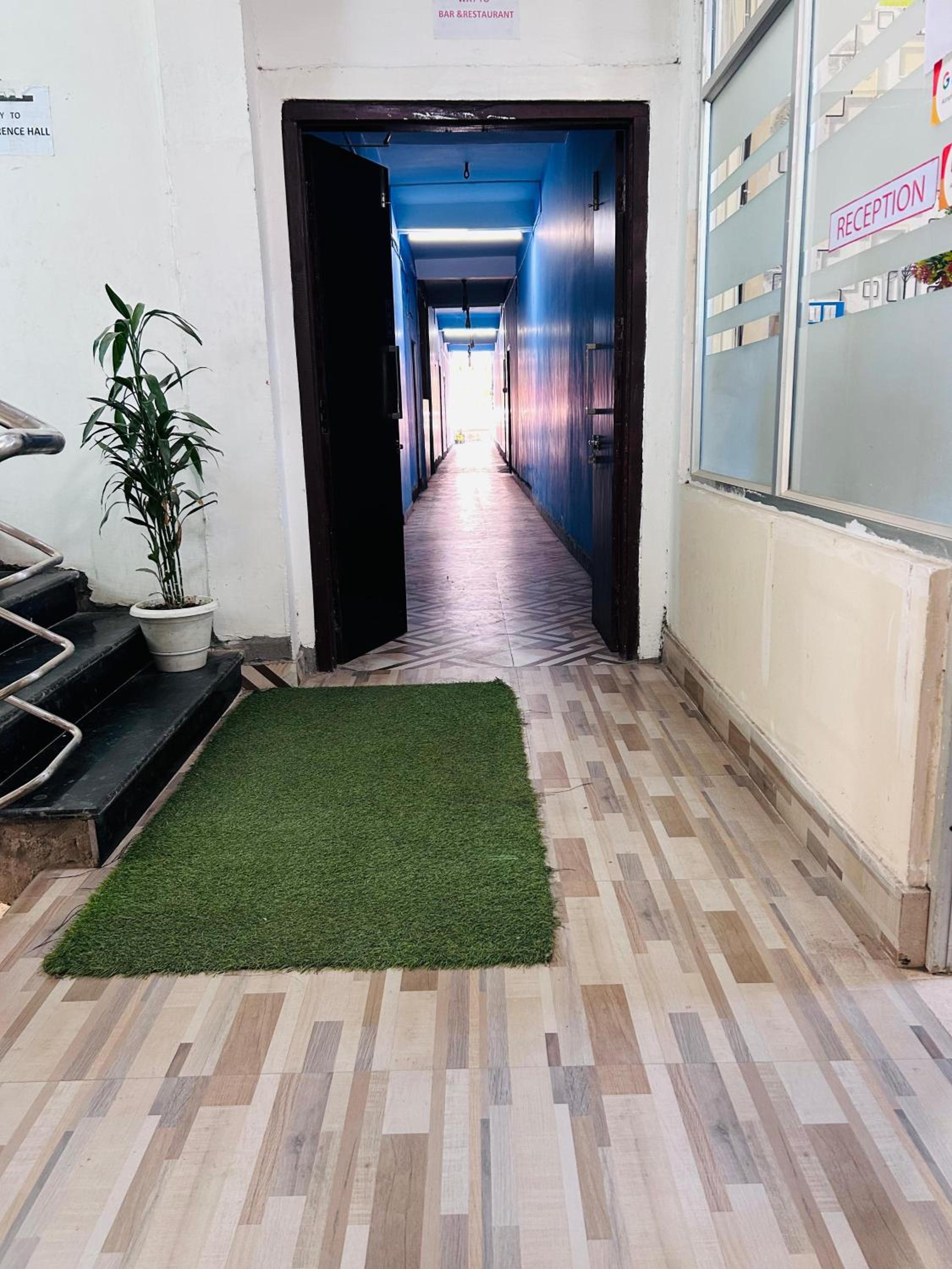 Lobby & Reception