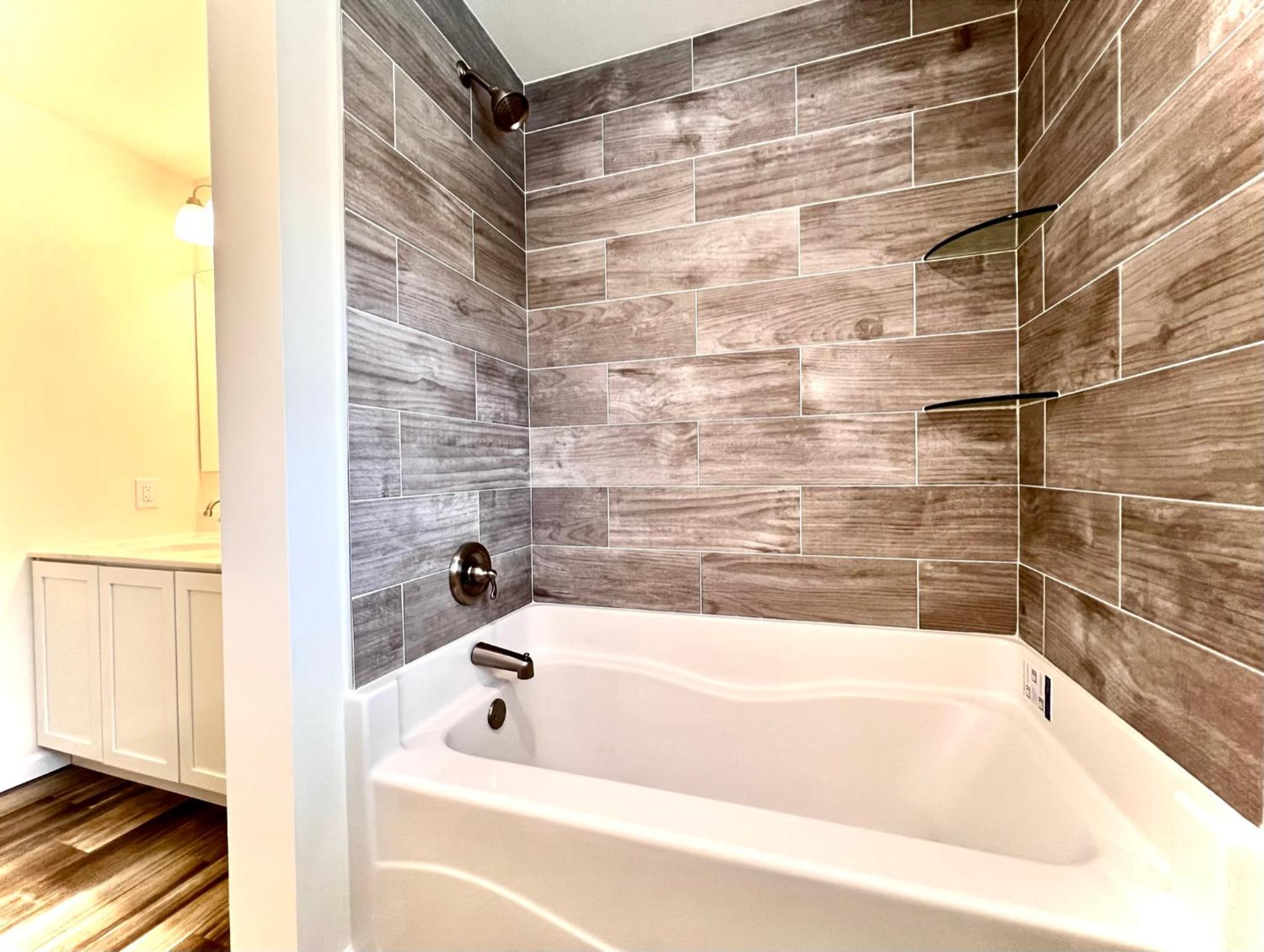 Beach House Cape May just 1 block from the Bay & a Short 5 minutes walk, Sleeps 19