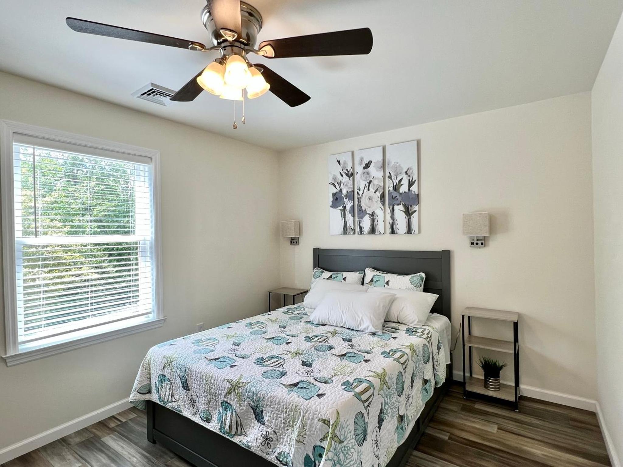 Beach House Cape May just 1 block from the Bay & a Short 5 minutes walk, Sleeps 19