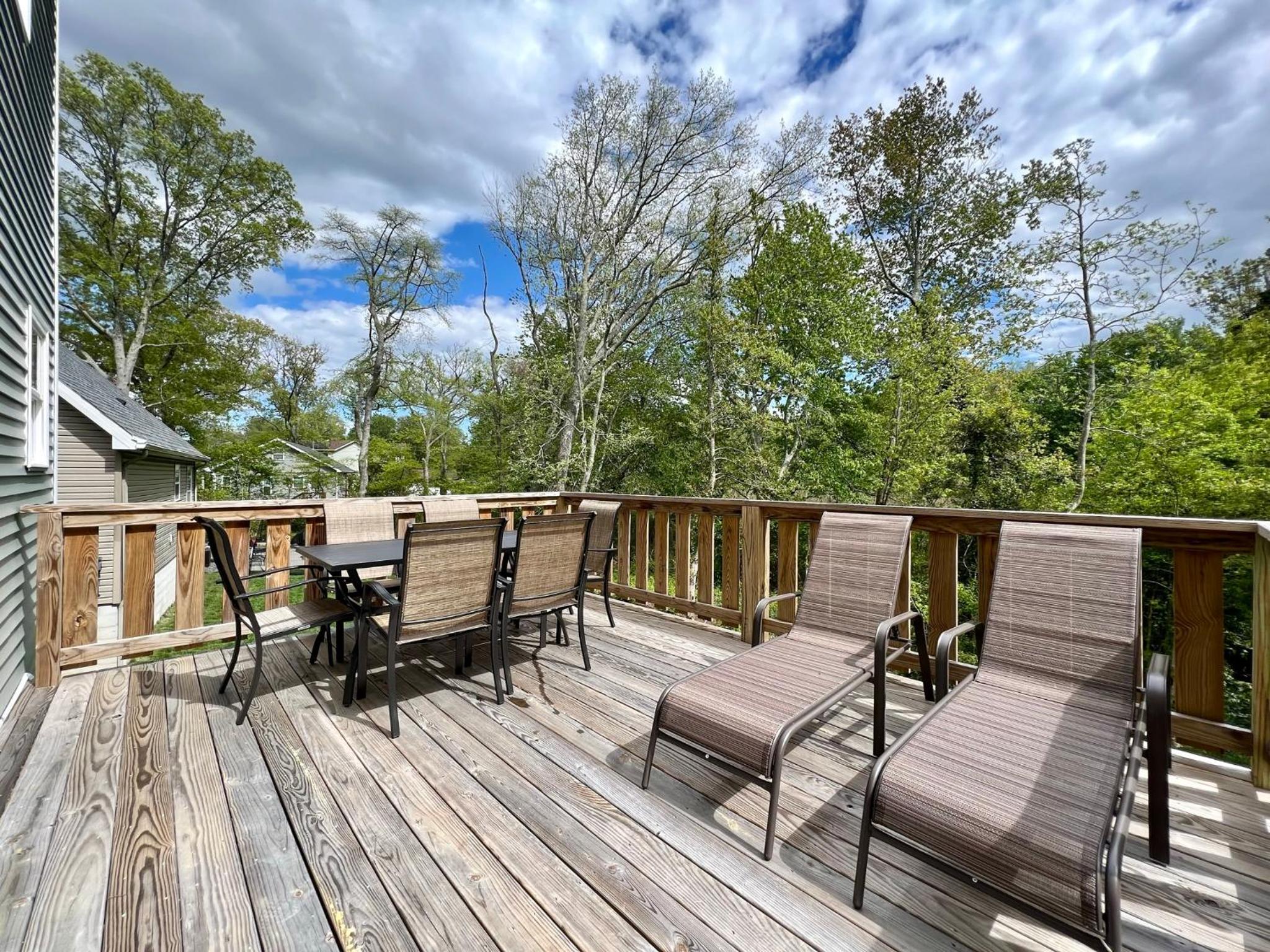 Beach House Cape May just 1 block from the Bay & a Short 5 minutes walk, Sleeps 19