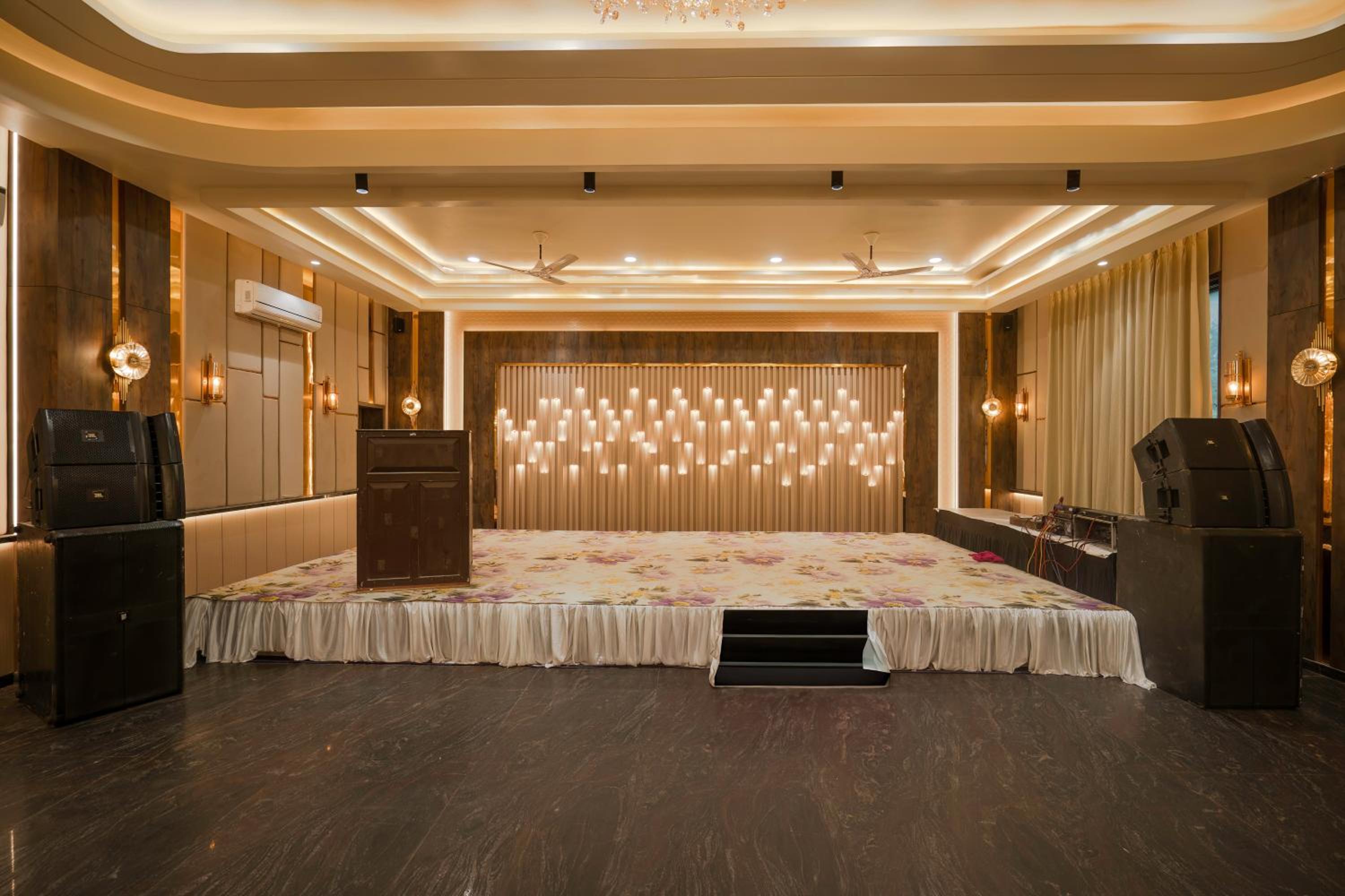 Wood castle Spa & Resort