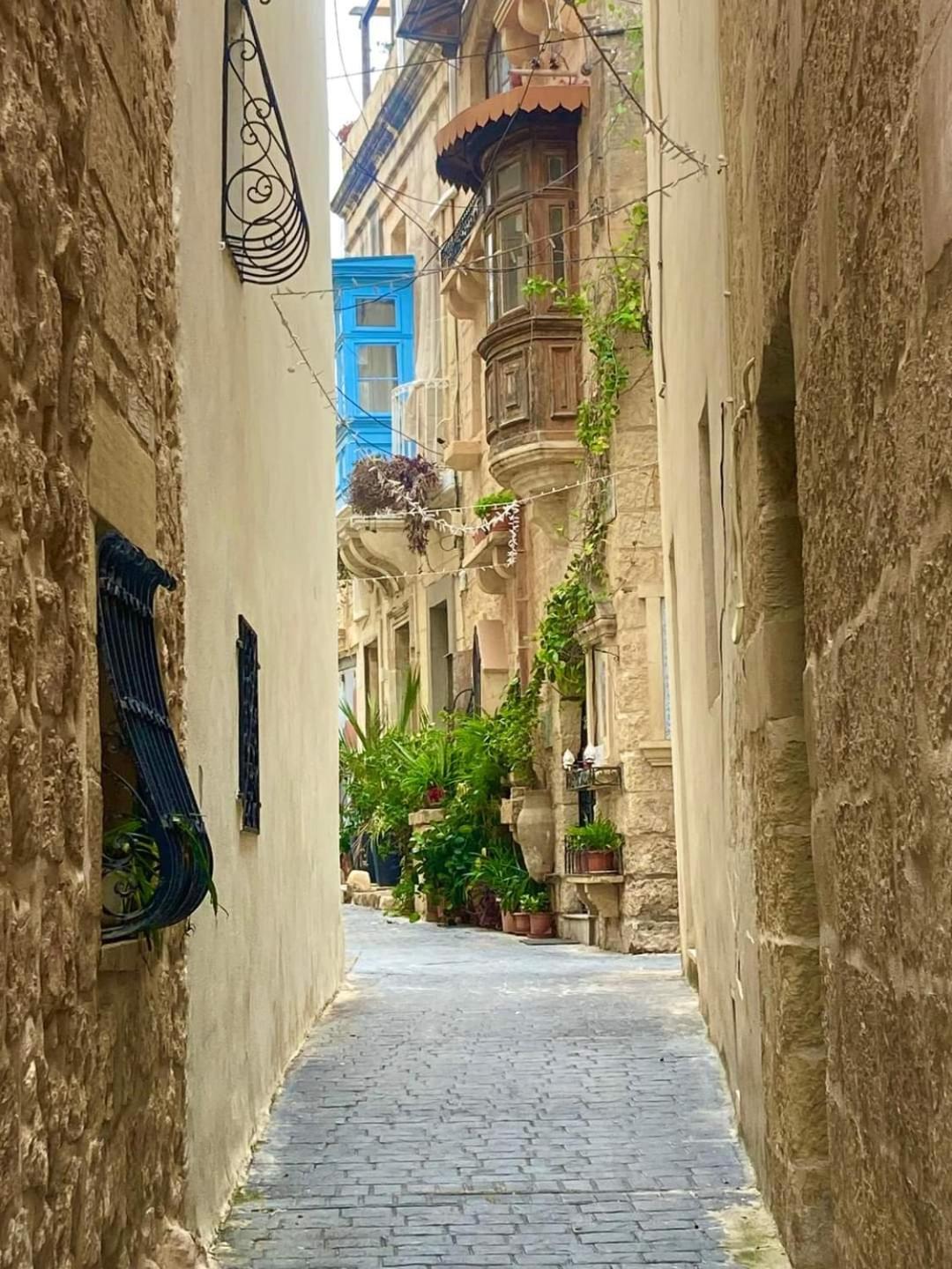 KORZO SUITES SENGLEA WATERFRONT