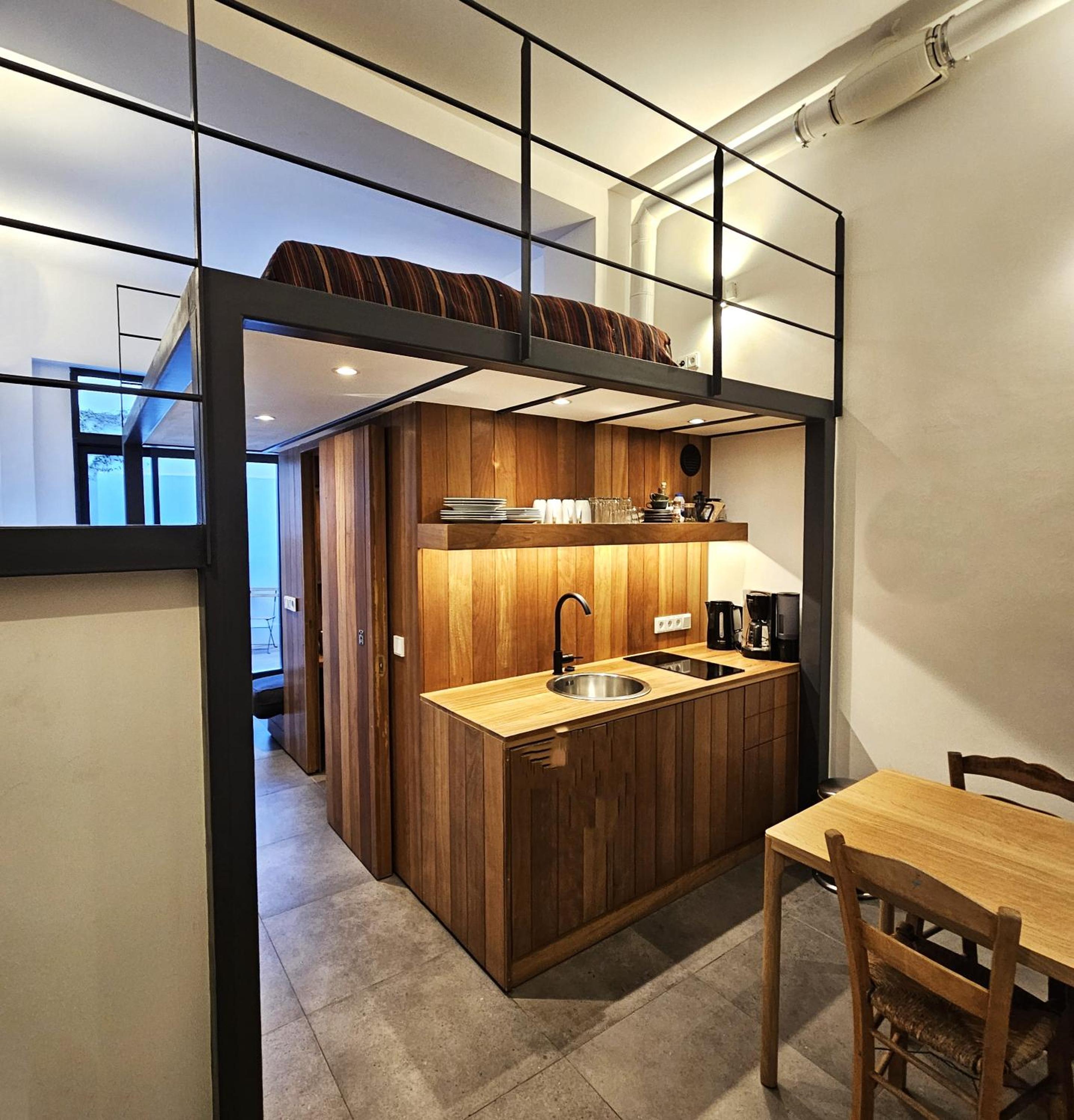 An elegant apartment at the foot of the Acropolis