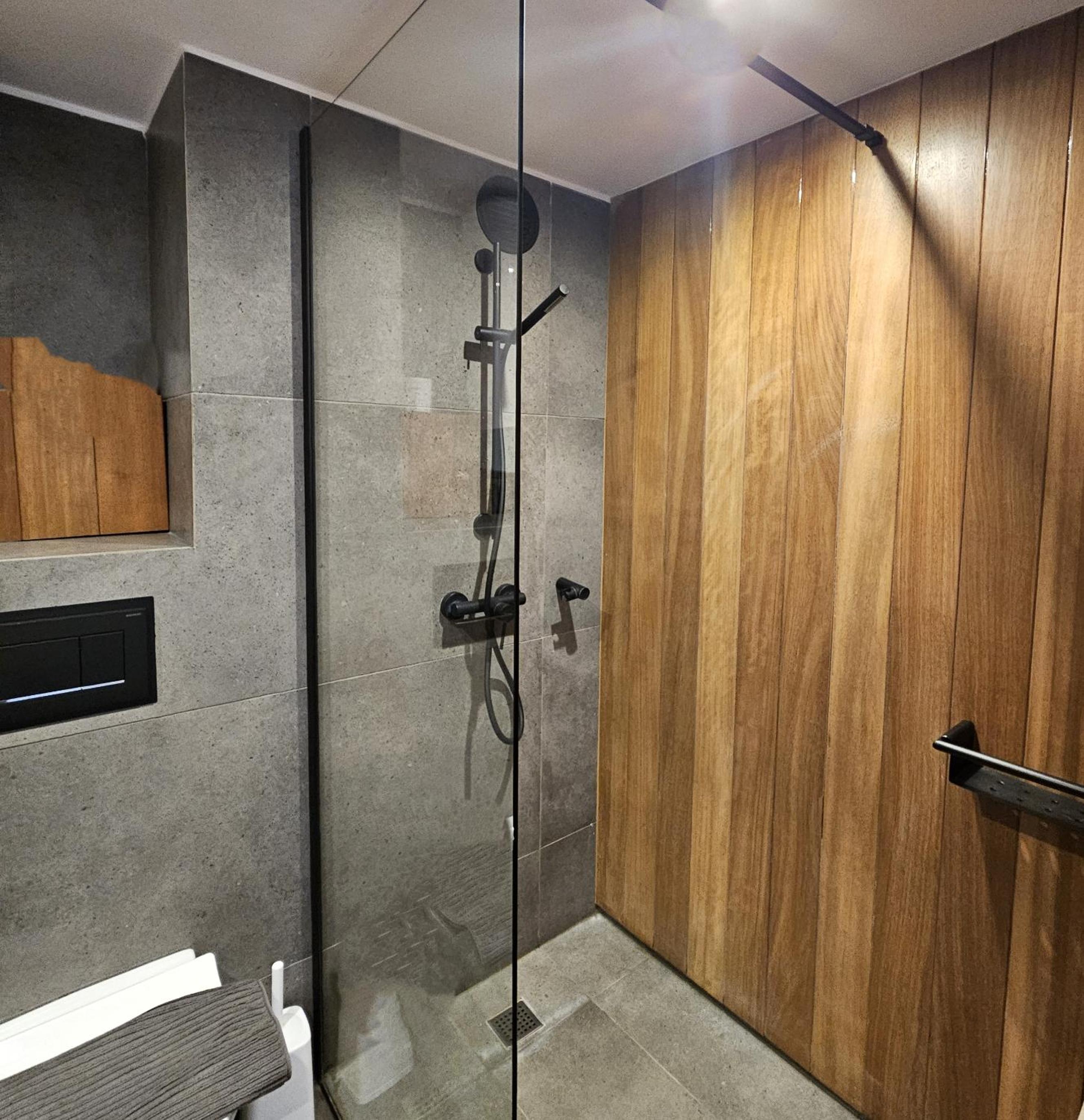 An elegant apartment at the foot of the Acropolis