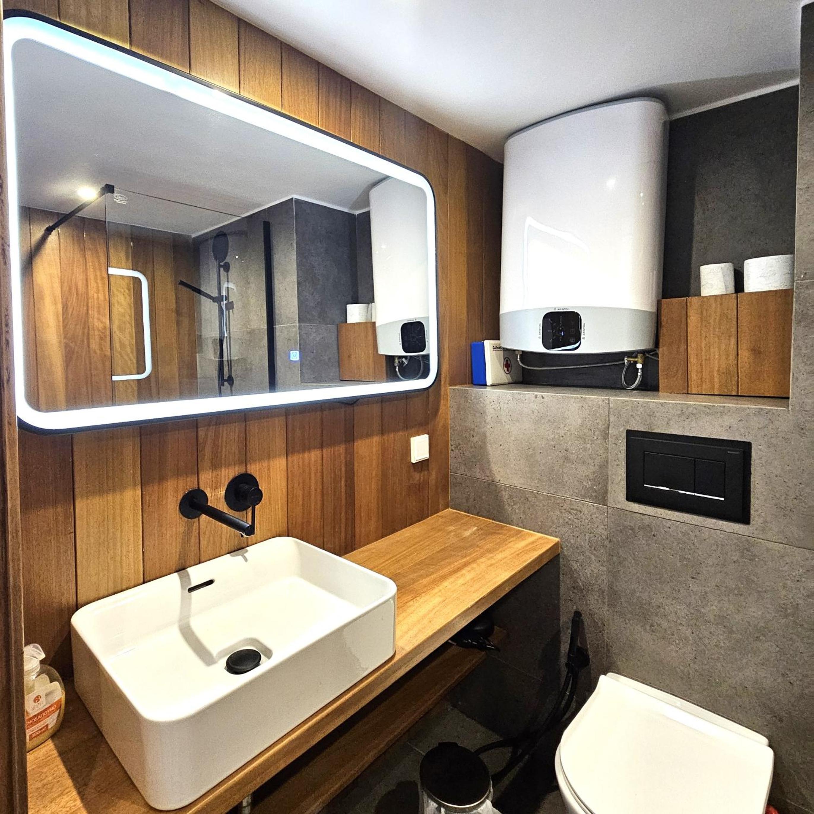 An elegant apartment at the foot of the Acropolis