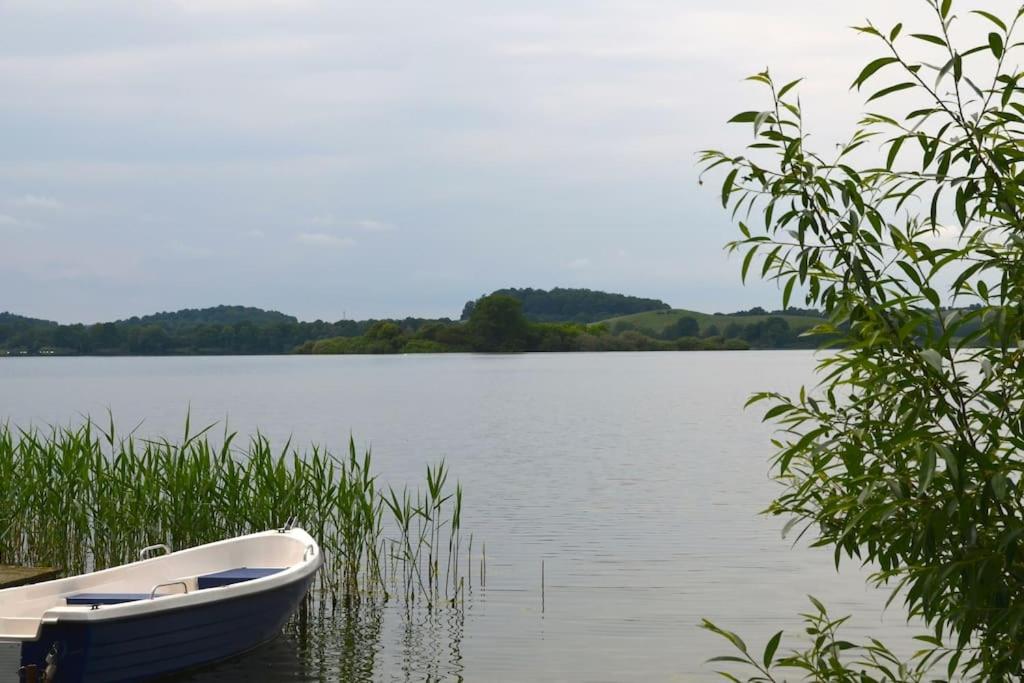 Ferienwohnung mit großem Garten und Blick zum See
