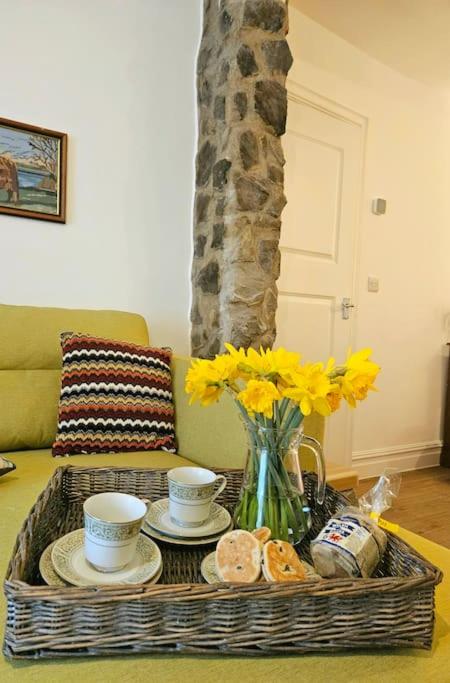 Sleeps 6. Free Wifi. Free Parking central location.