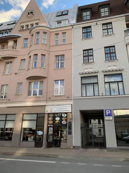 Ērts dzīvoklis pašā Rīgas centrā ideālā vietā