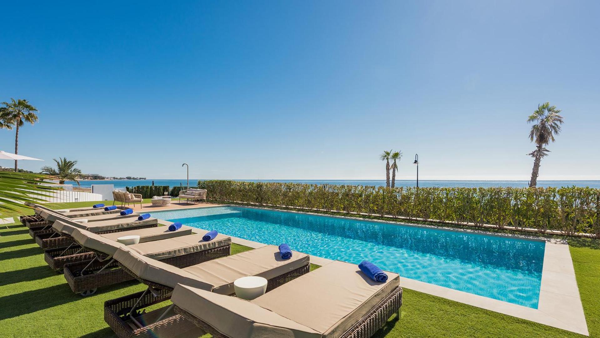 VACATION MARBELLA I Villa Imare Waterfront, Beachfront Villa, Rooftop Jacuzzi, Indoor Spa