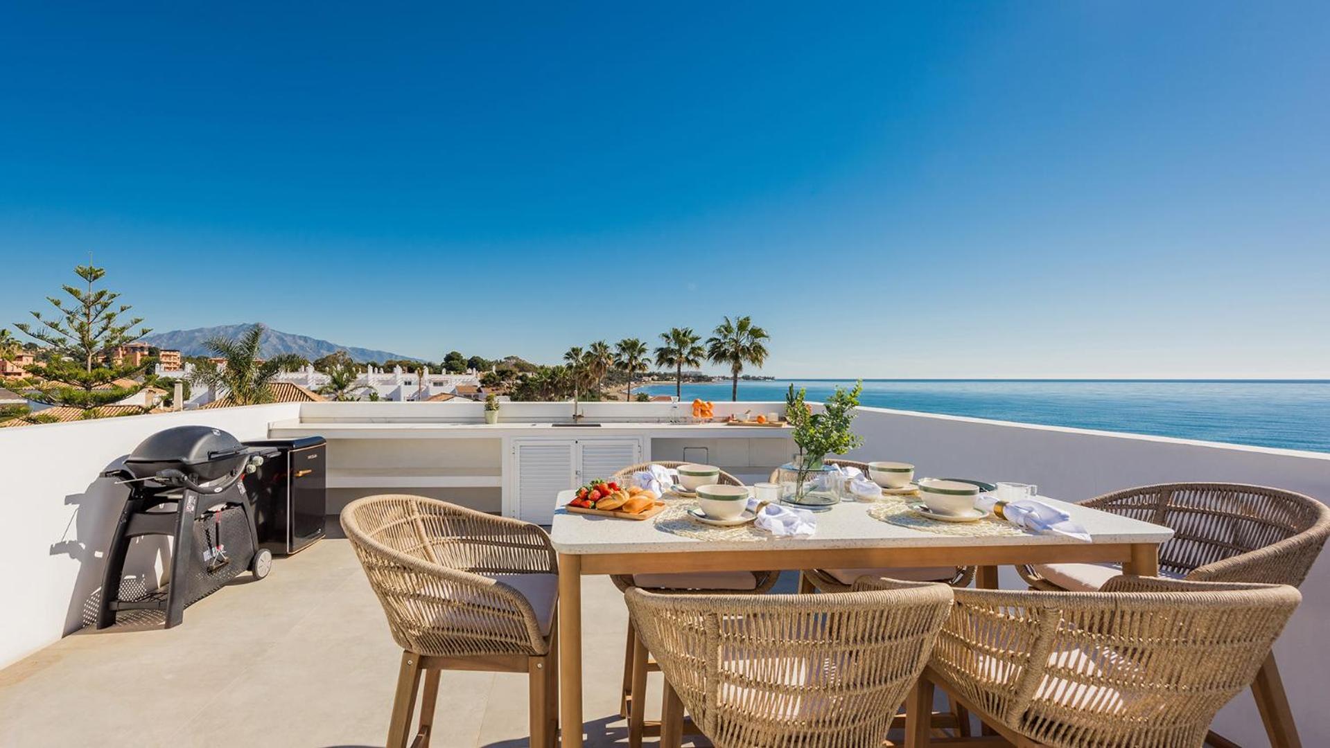 VACATION MARBELLA I Villa Imare Waterfront, Beachfront Villa, Rooftop Jacuzzi, Indoor Spa