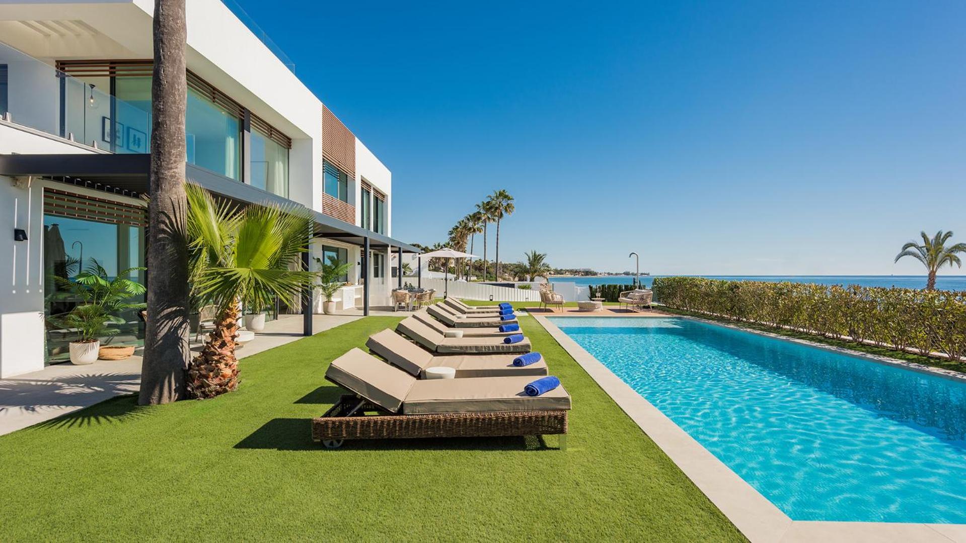 VACATION MARBELLA I Villa Imare Waterfront, Beachfront Villa, Rooftop Jacuzzi, Indoor Spa