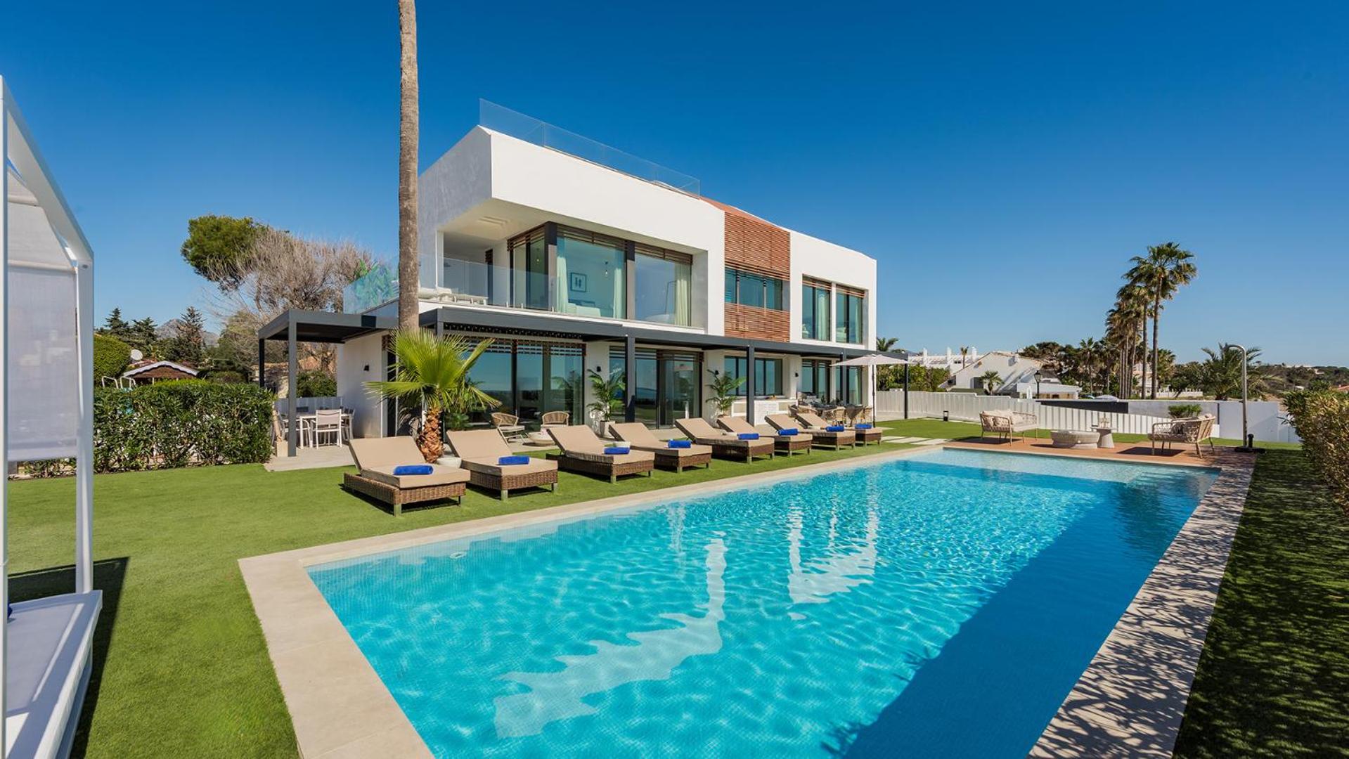 VACATION MARBELLA I Villa Imare Waterfront, Beachfront Villa, Rooftop Jacuzzi, Indoor Spa