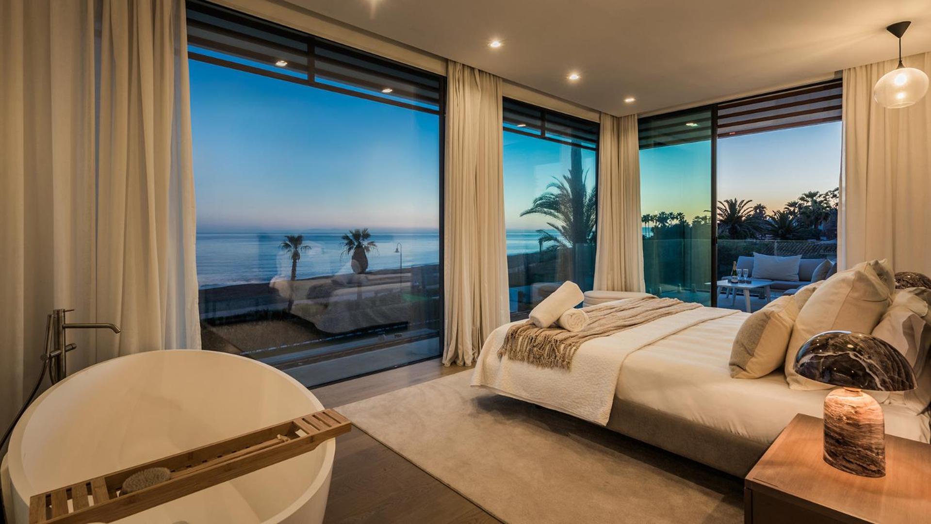 VACATION MARBELLA I Villa Imare Waterfront, Beachfront Villa, Rooftop Jacuzzi, Indoor Spa