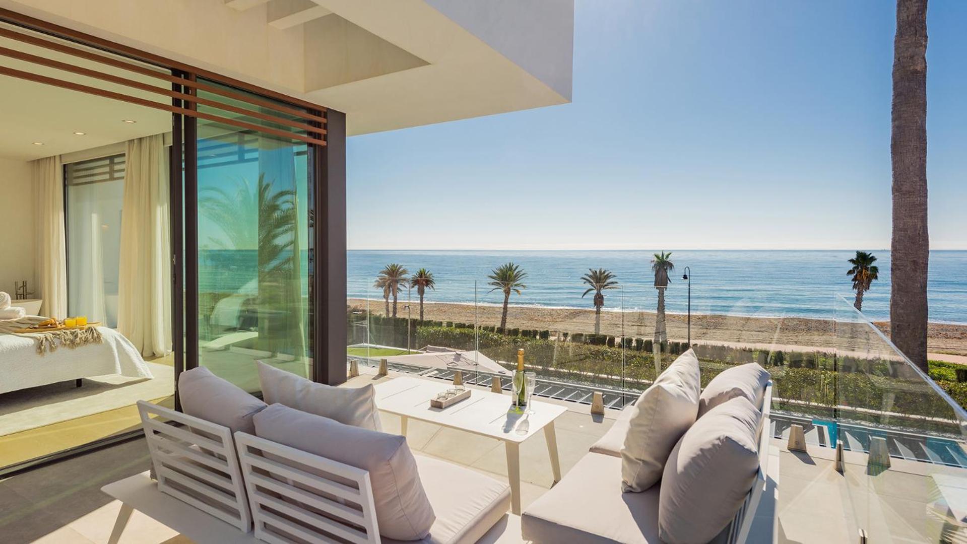 VACATION MARBELLA I Villa Imare Waterfront, Beachfront Villa, Rooftop Jacuzzi, Indoor Spa