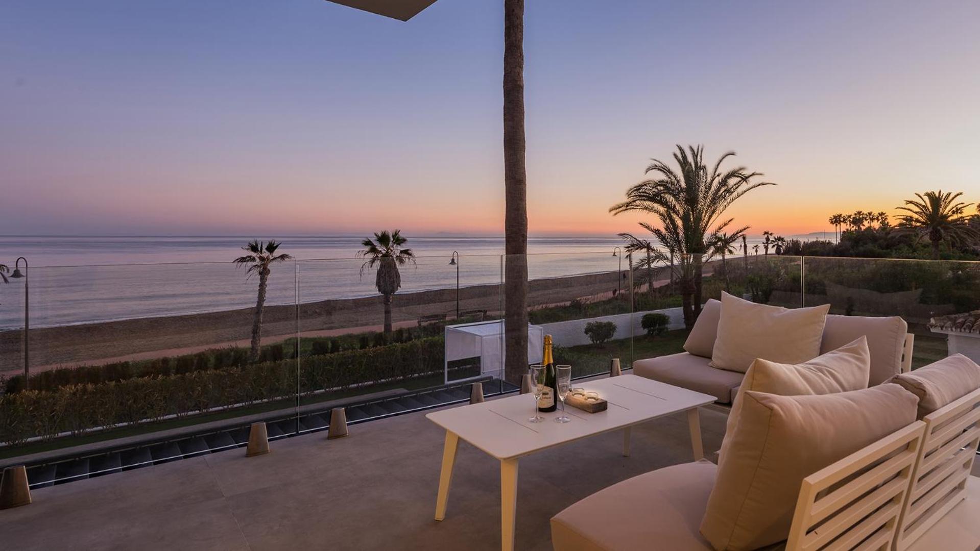VACATION MARBELLA I Villa Imare Waterfront, Beachfront Villa, Rooftop Jacuzzi, Indoor Spa