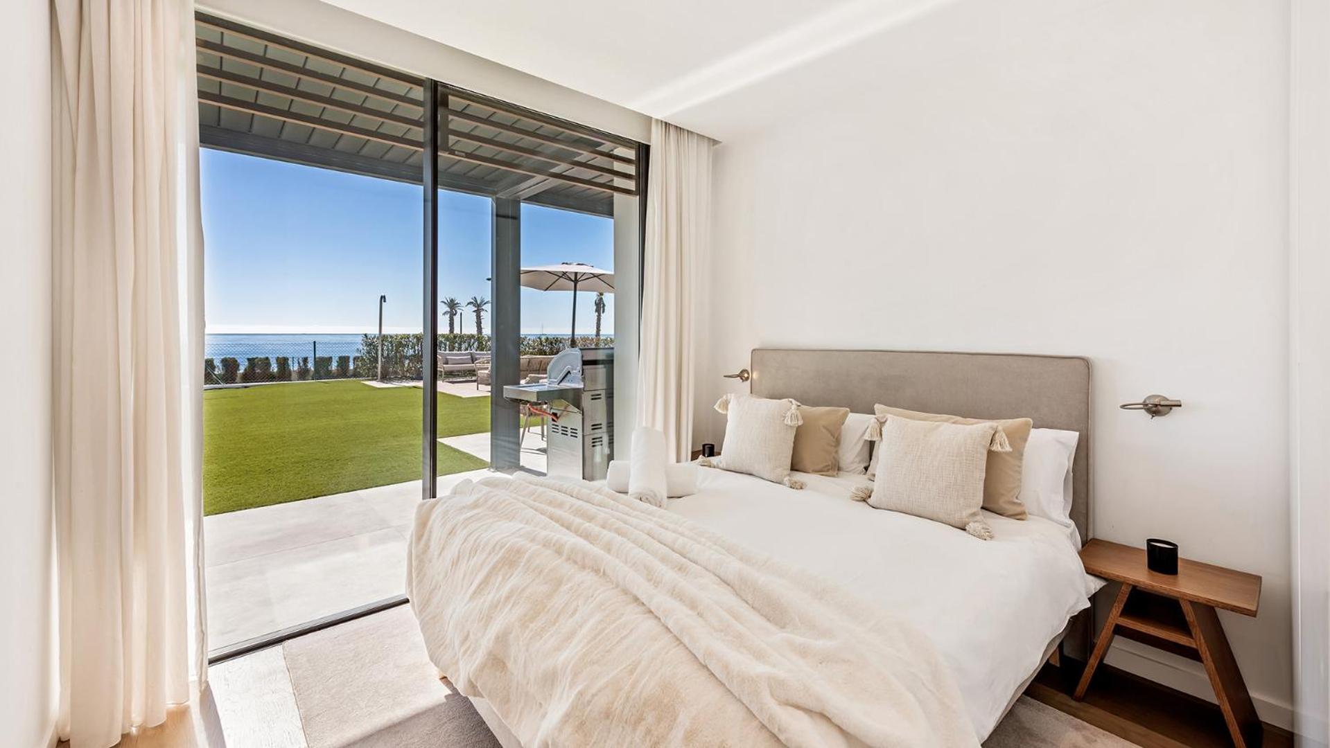 VACATION MARBELLA I Villa Imare Waterfront, Beachfront Villa, Rooftop Jacuzzi, Indoor Spa