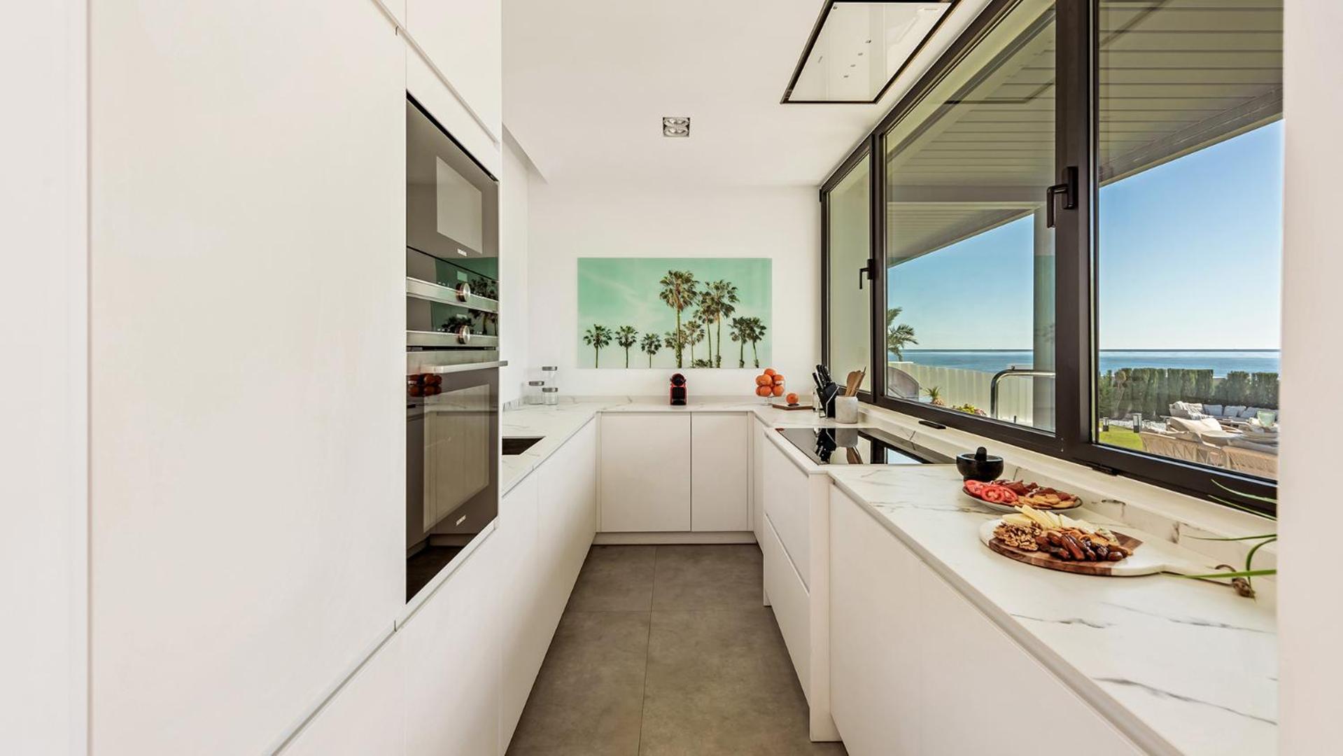 VACATION MARBELLA I Villa Imare Waterfront, Beachfront Villa, Rooftop Jacuzzi, Indoor Spa