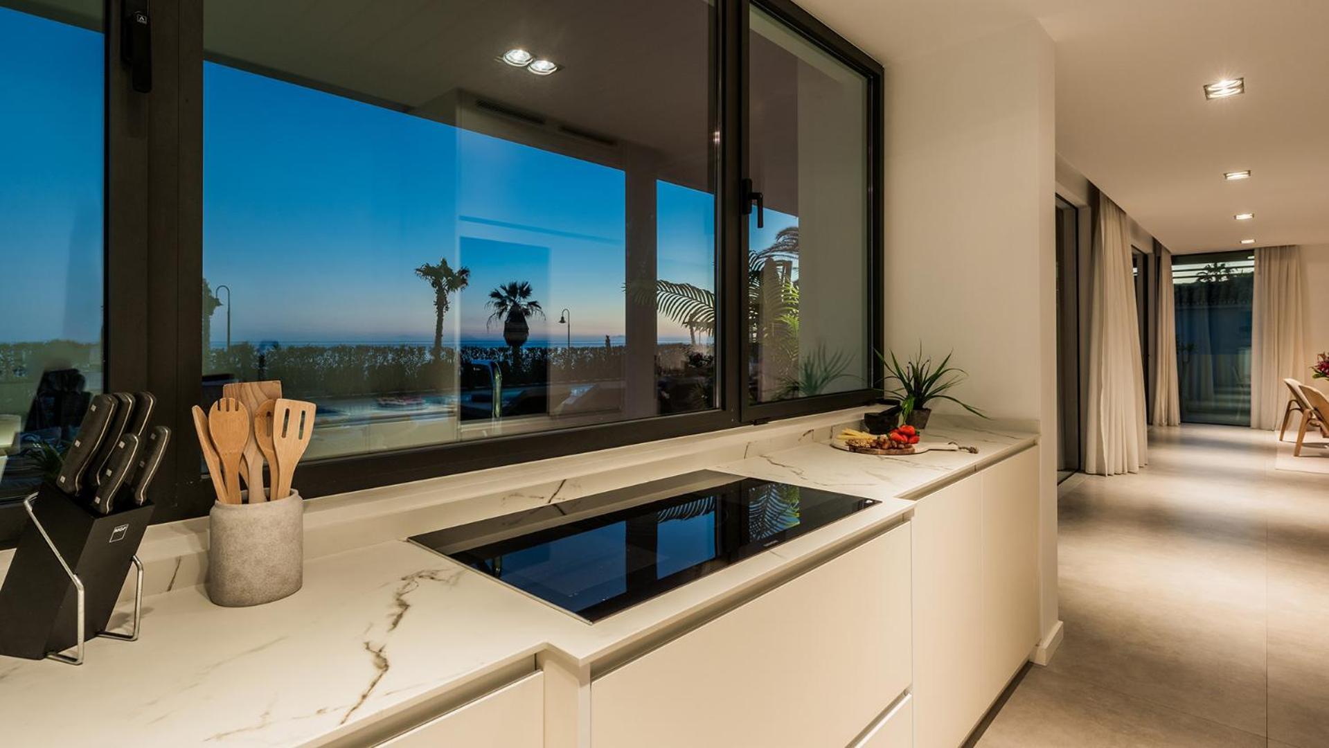 VACATION MARBELLA I Villa Imare Waterfront, Beachfront Villa, Rooftop Jacuzzi, Indoor Spa