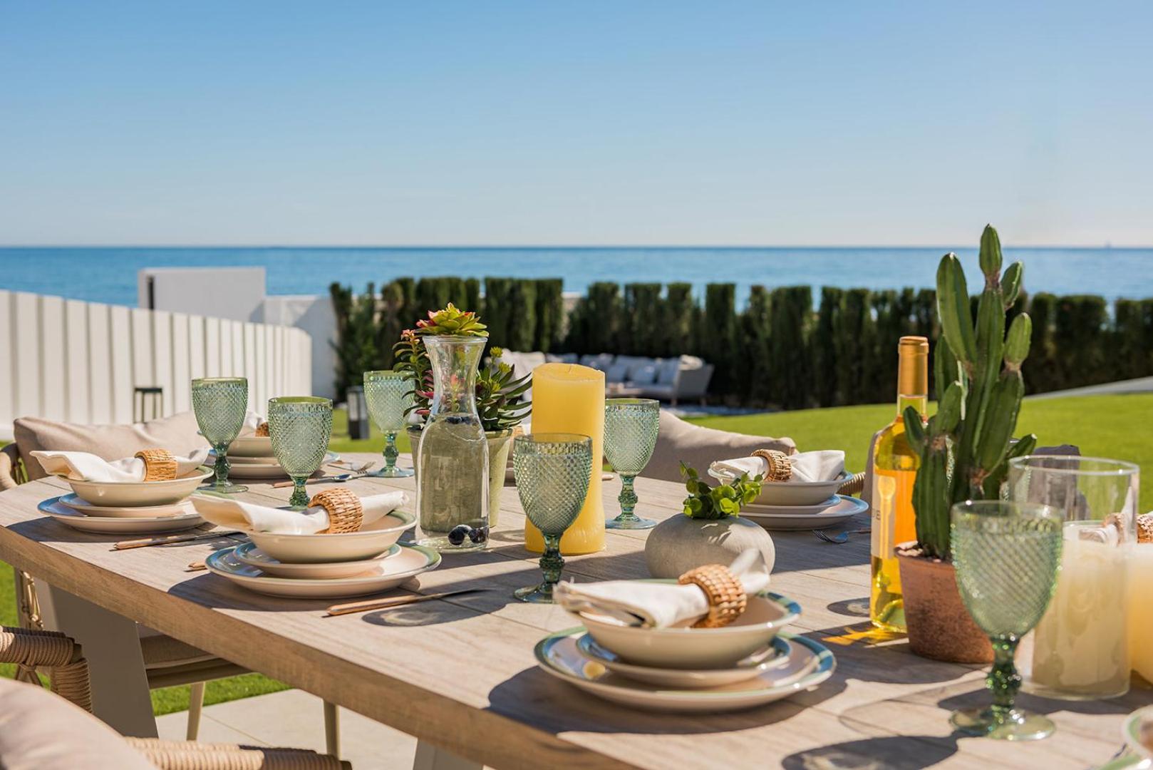 VACATION MARBELLA I Villa Imare Waterfront, Beachfront Villa, Rooftop Jacuzzi, Indoor Spa