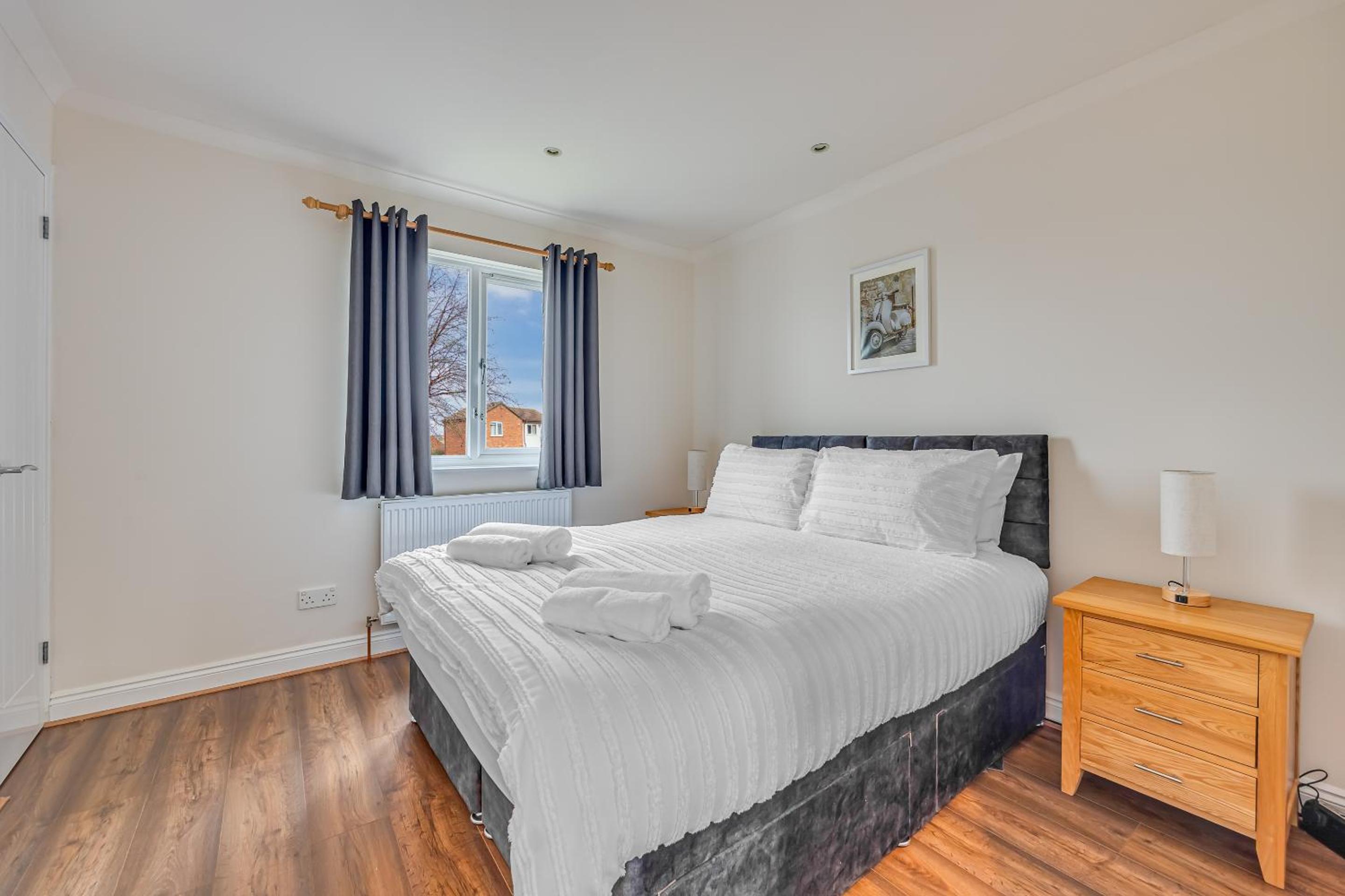 Immaculate Two Bedroom House with Parking