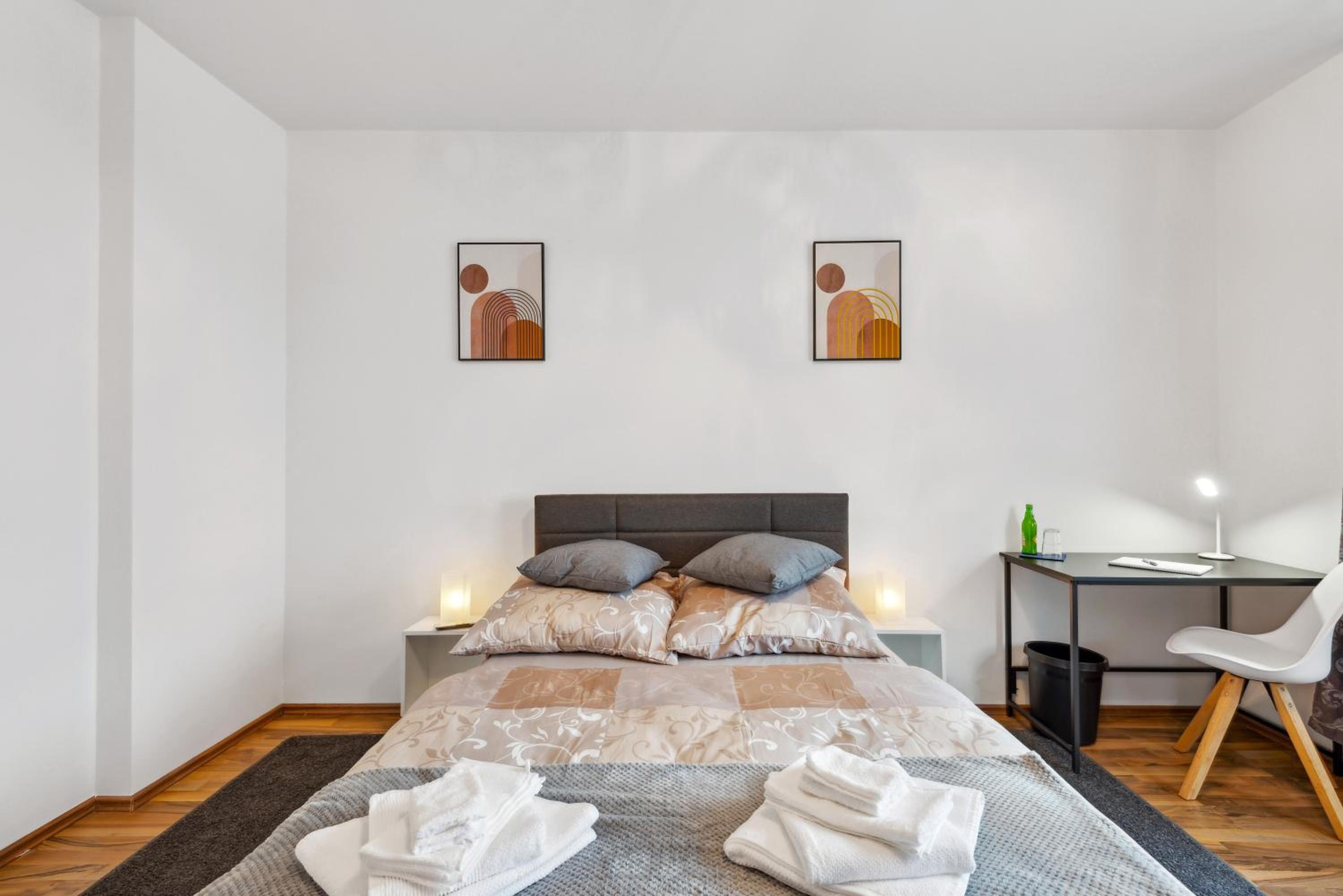 Zentrale Lage ... Ideal für Geschäftsleute, Monteure, Familien...3 Zimmer, Wlan, SmartTV