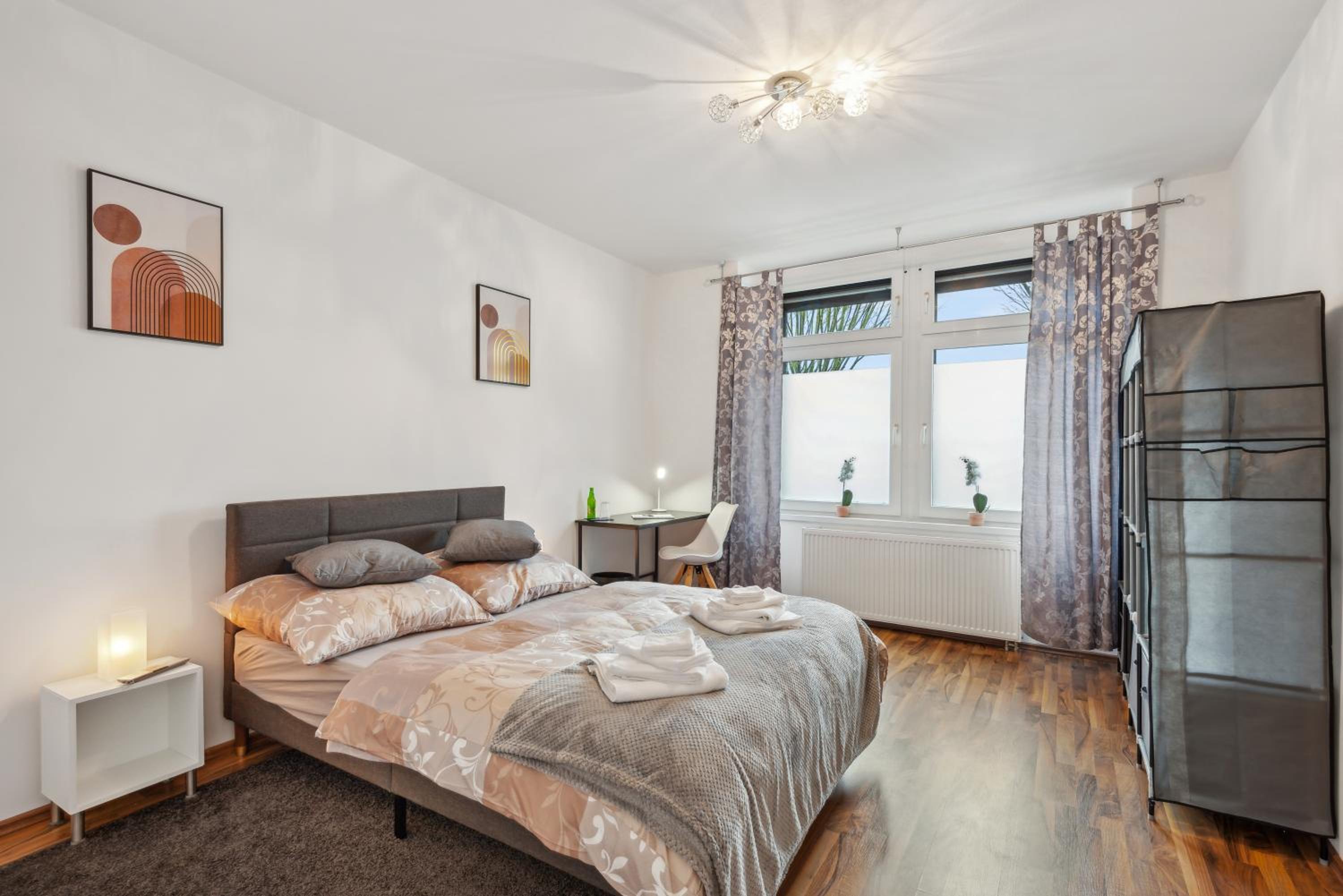 Zentrale Lage ... Ideal für Geschäftsleute, Monteure, Familien...3 Zimmer, Wlan, SmartTV