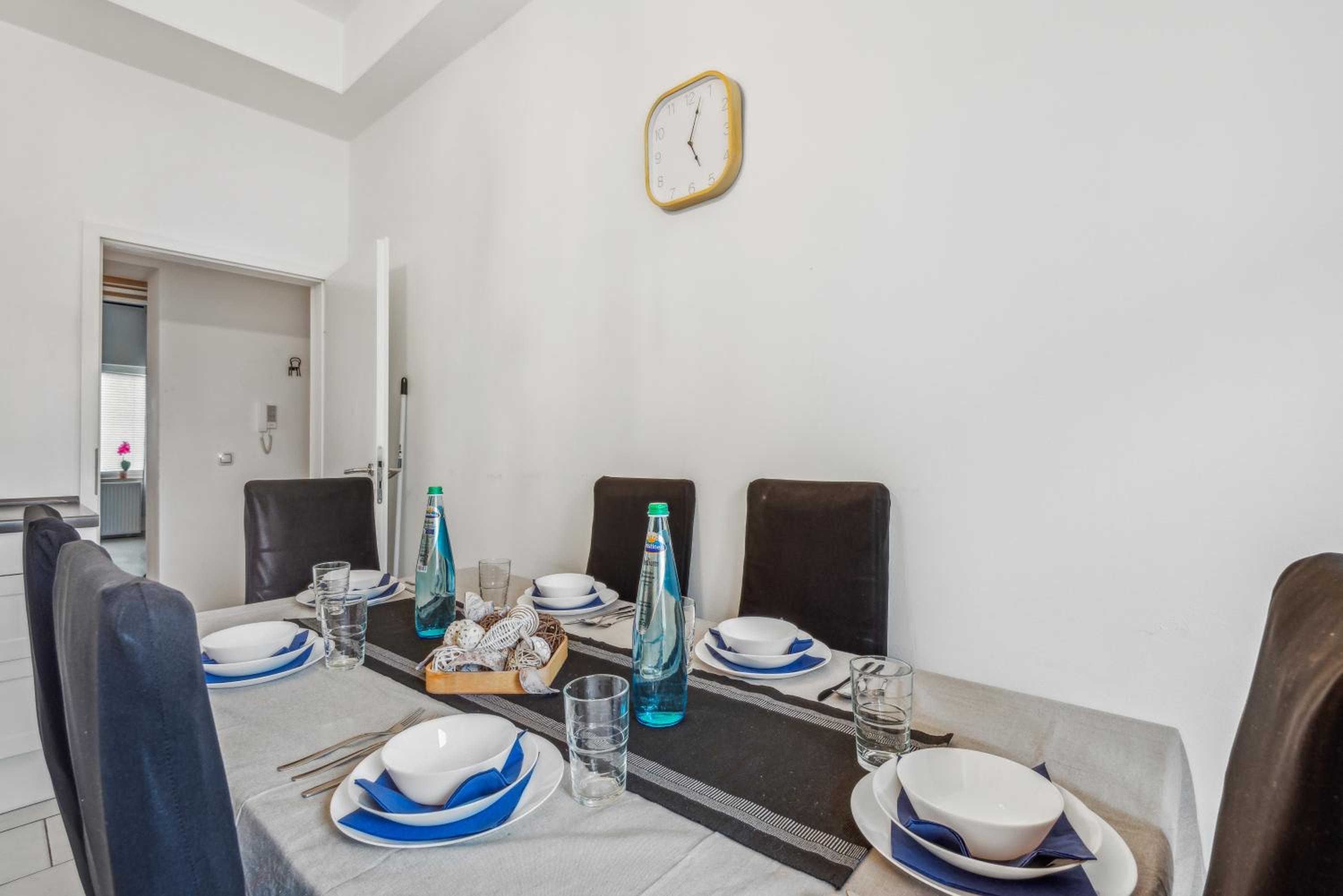 Zentrale Lage ... Ideal für Geschäftsleute, Monteure, Familien...3 Zimmer, Wlan, SmartTV