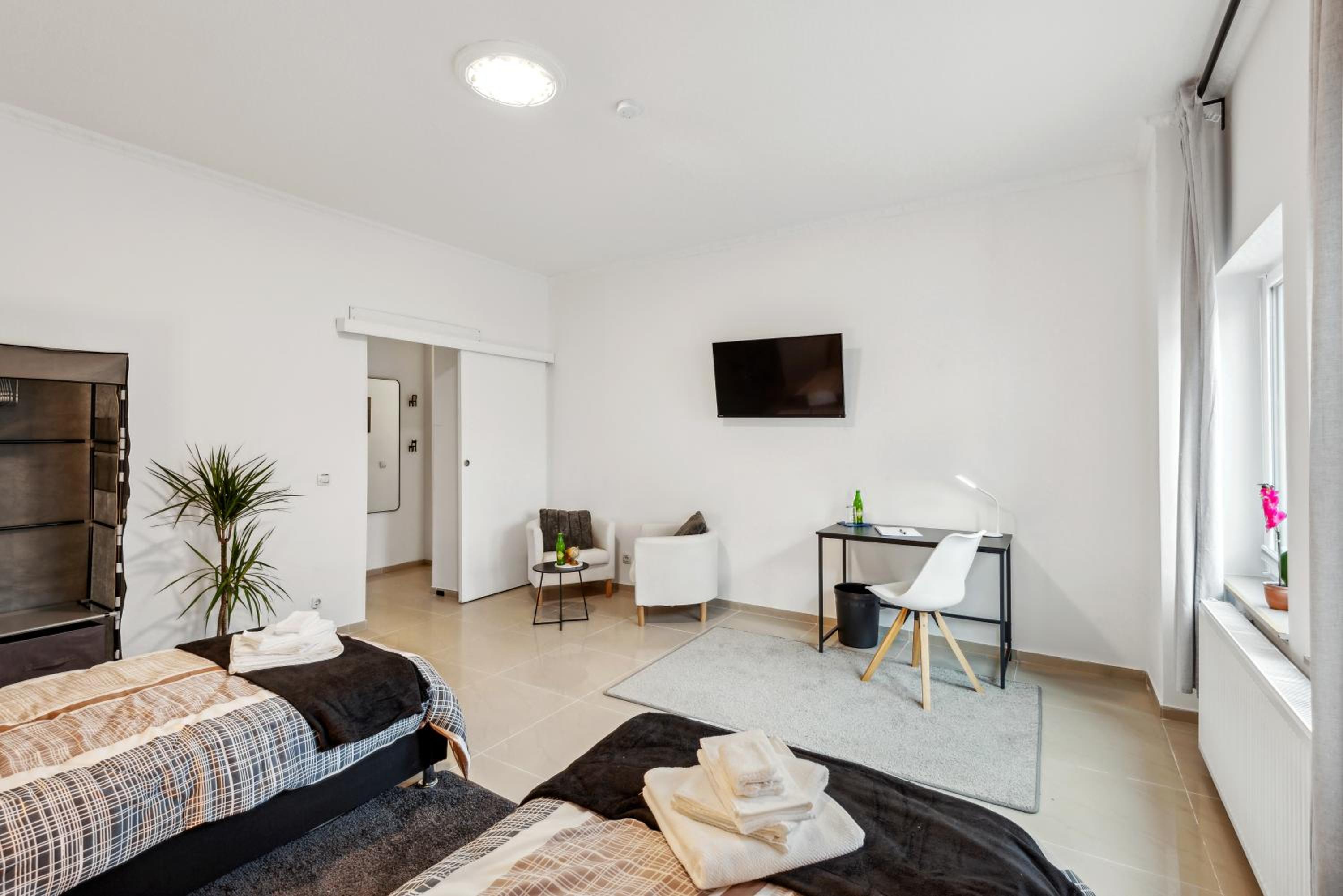 Zentrale Lage ... Ideal für Geschäftsleute, Monteure, Familien...3 Zimmer, Wlan, SmartTV