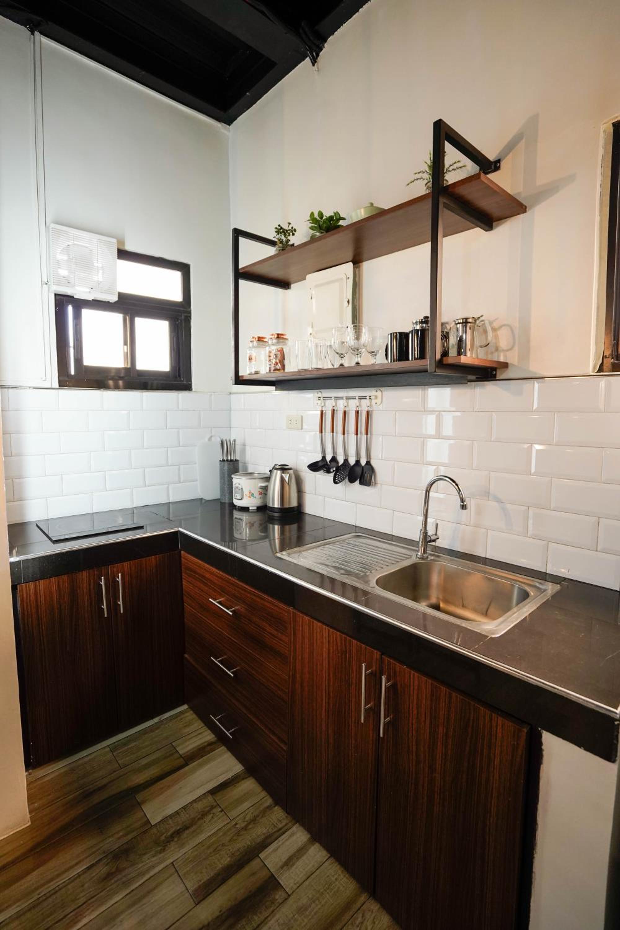 JMO Apartments