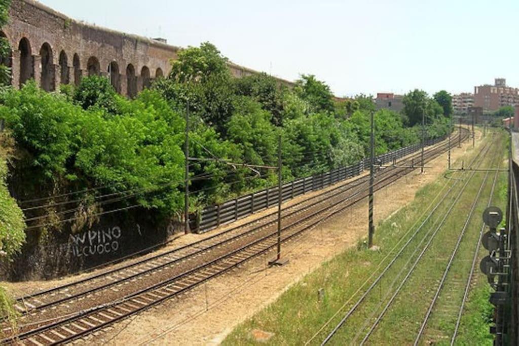 TWO-ROOM Apt. under the Aqueduct's ARCH in Pigneto