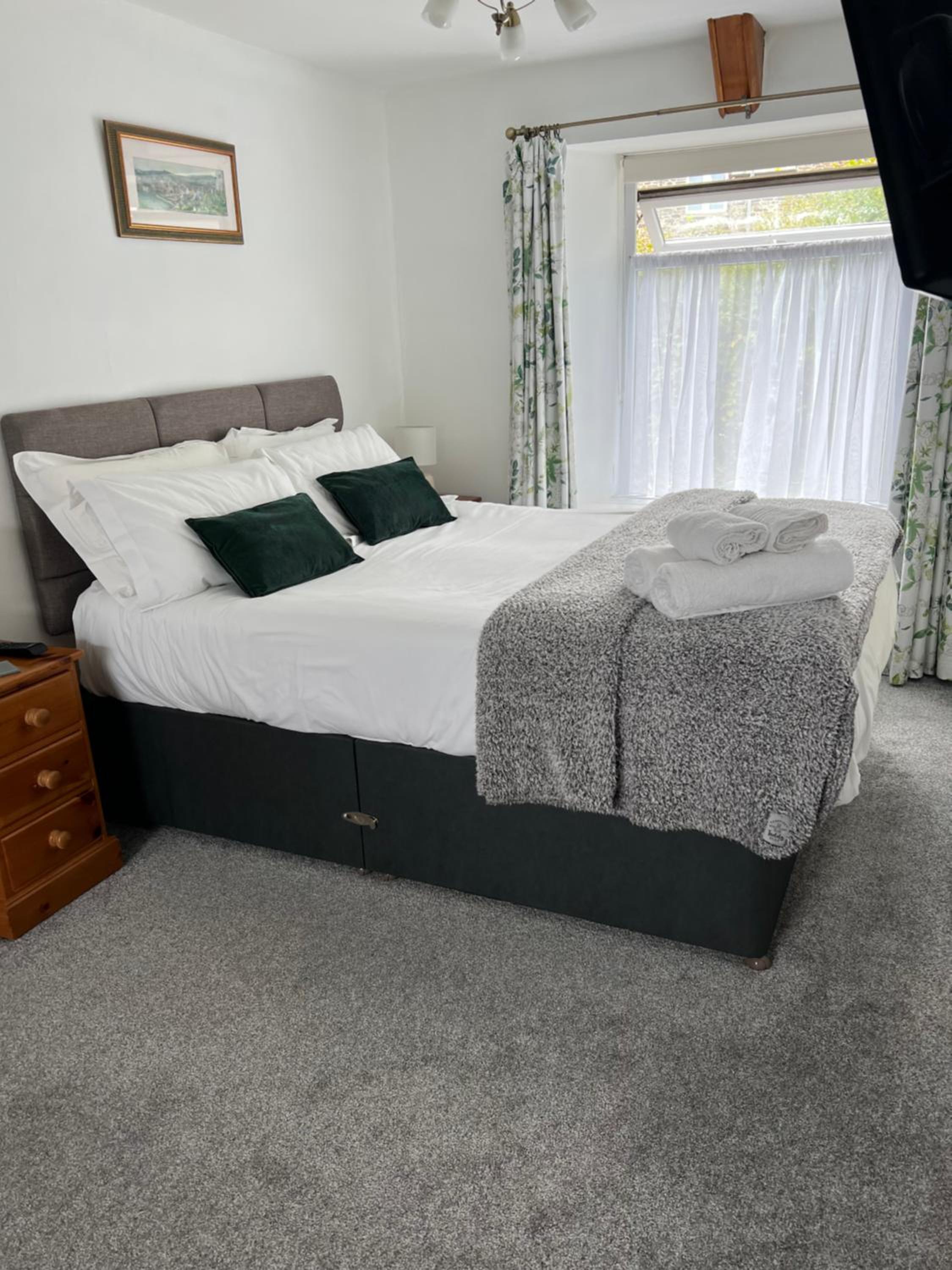 Tregenna cottage with free parking view 3