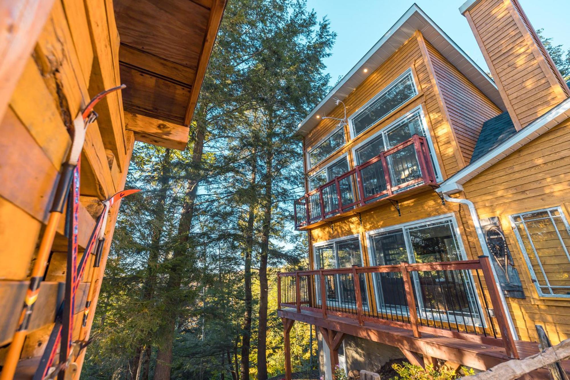 LoveNestChalet - Romantic with Private Hot Tub & Fireplace