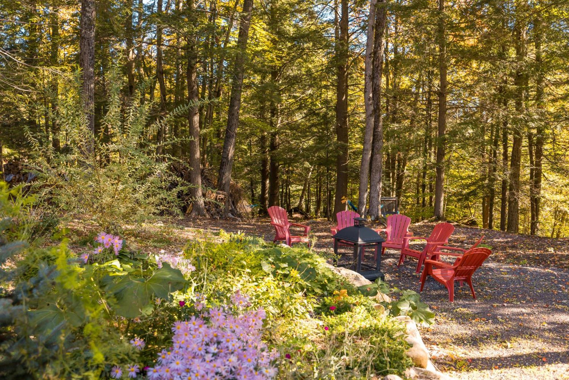 LoveNestChalet - Romantic with Private Hot Tub & Fireplace