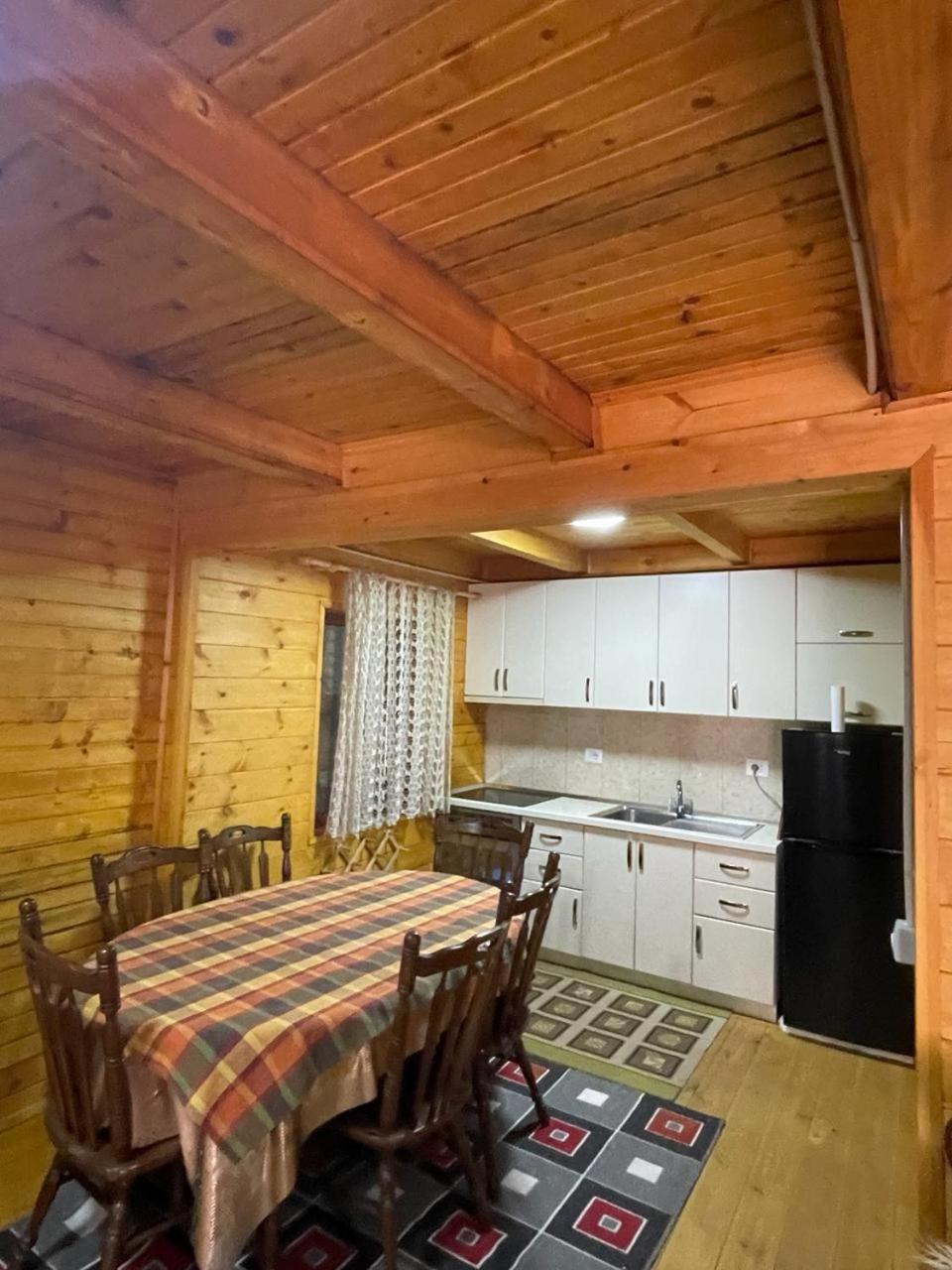 Vila Kanadeze Razem