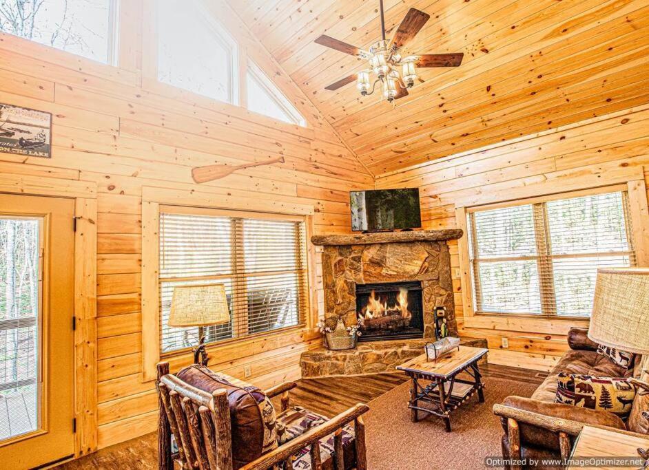Art's Bungalow-wooded seclusion 1 mi to Deep Creek and Bryson City
