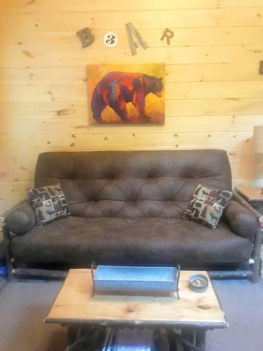 Art's Bungalow-wooded seclusion 1 mi to Deep Creek and Bryson City
