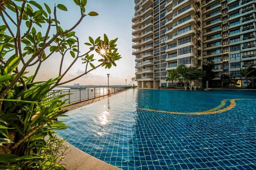 Modern Studio 4 pax Danga Bay Shopping Mall