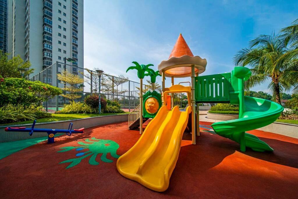 Modern Studio 4 pax Danga Bay Shopping Mall
