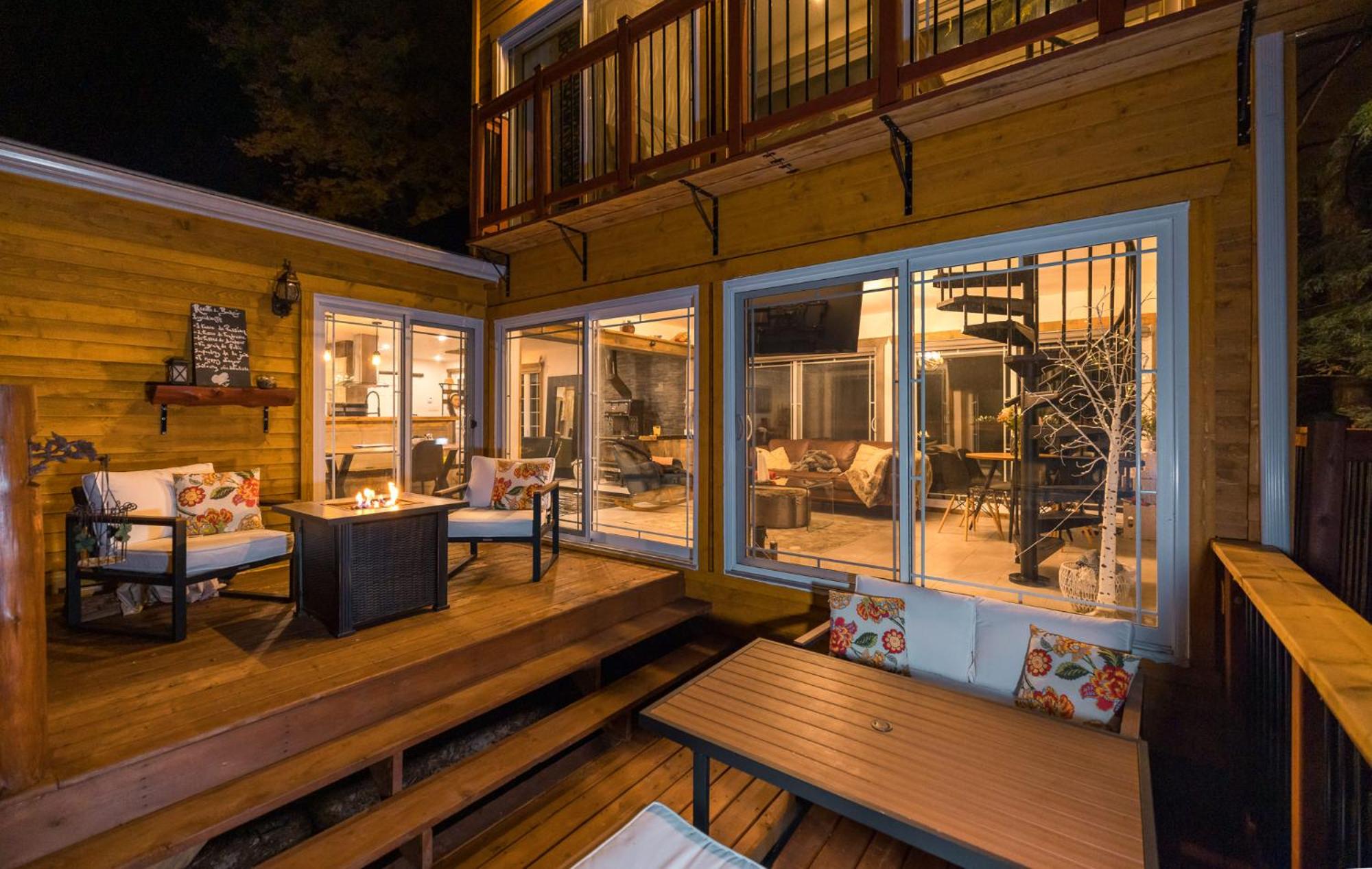 LoveNestChalet - Romantic with Private Hot Tub & Fireplace