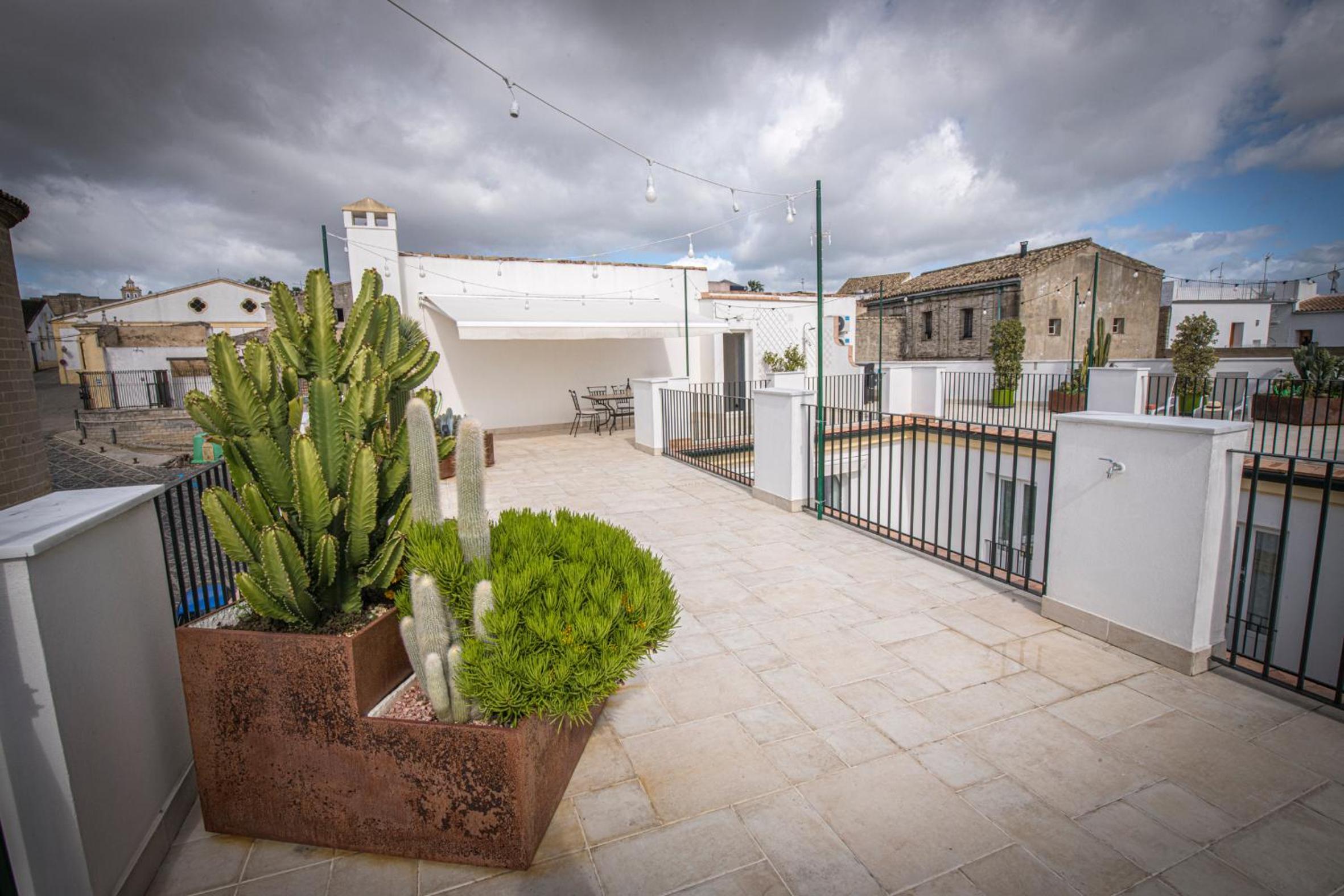 Palacio el Duende-Parking privado-terraza Vista Catedral old town