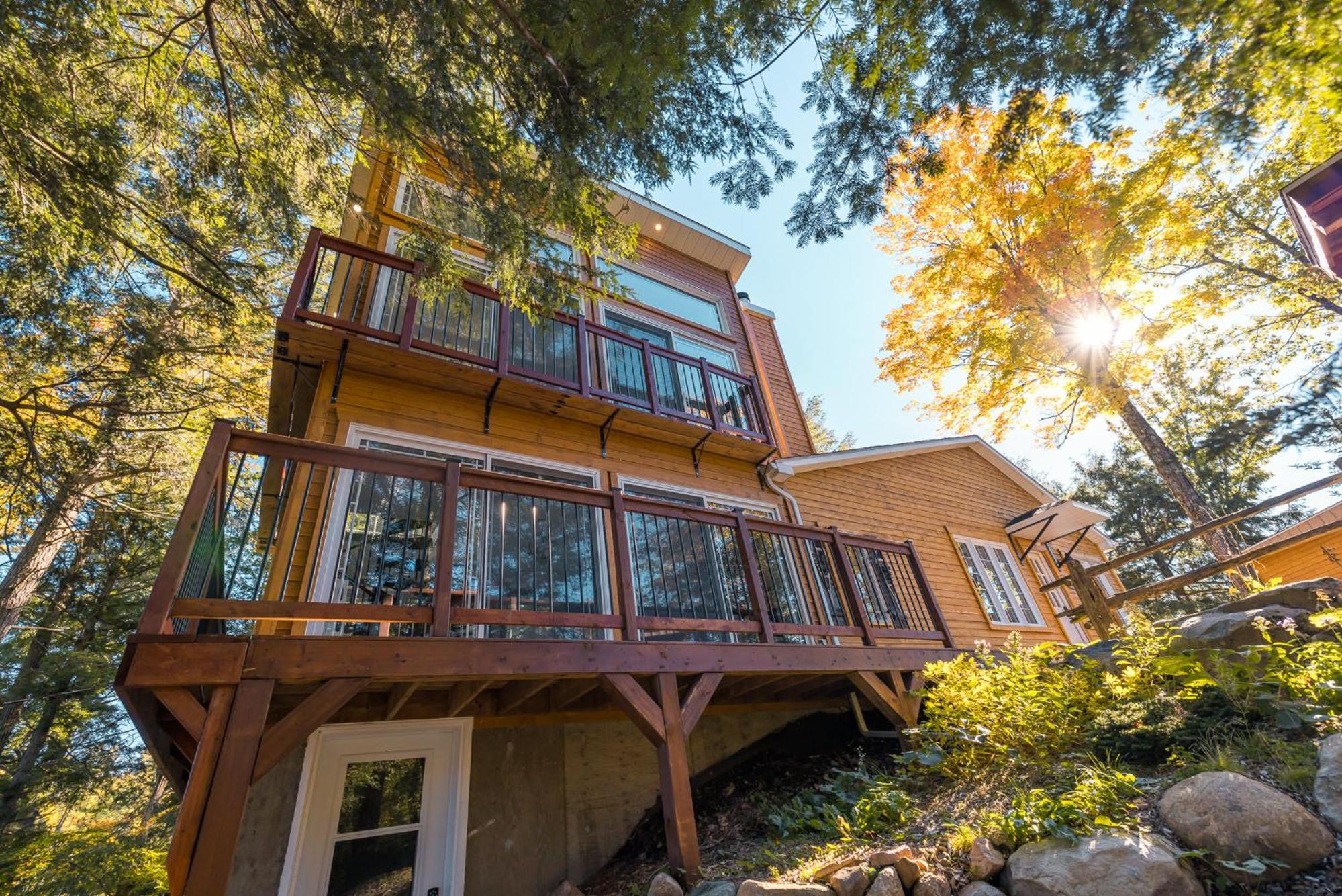 LoveNestChalet - Romantic with Private Hot Tub & Fireplace