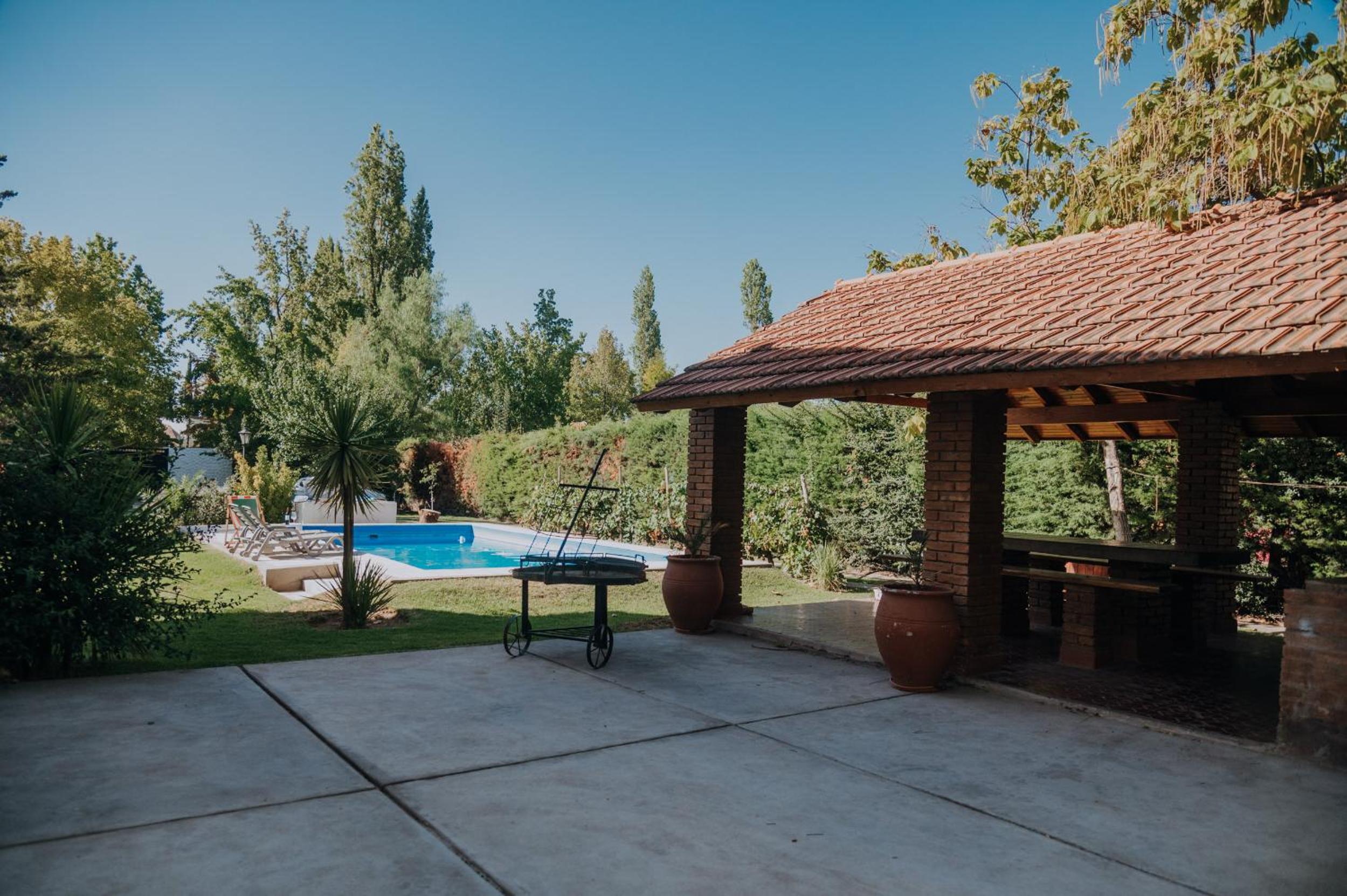 Casa de Campo:4 Habitaciones con piscina y quincho