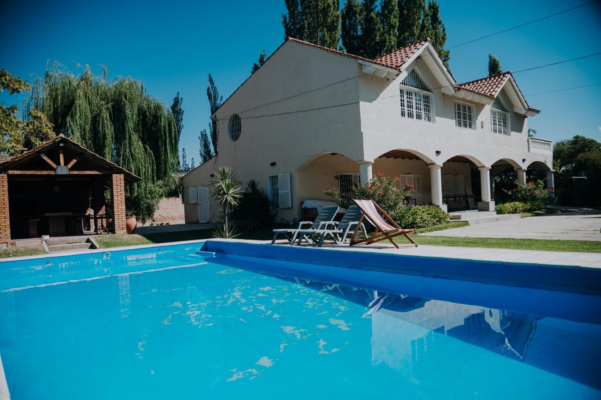 Casa de Campo:4 Habitaciones con piscina y quincho
