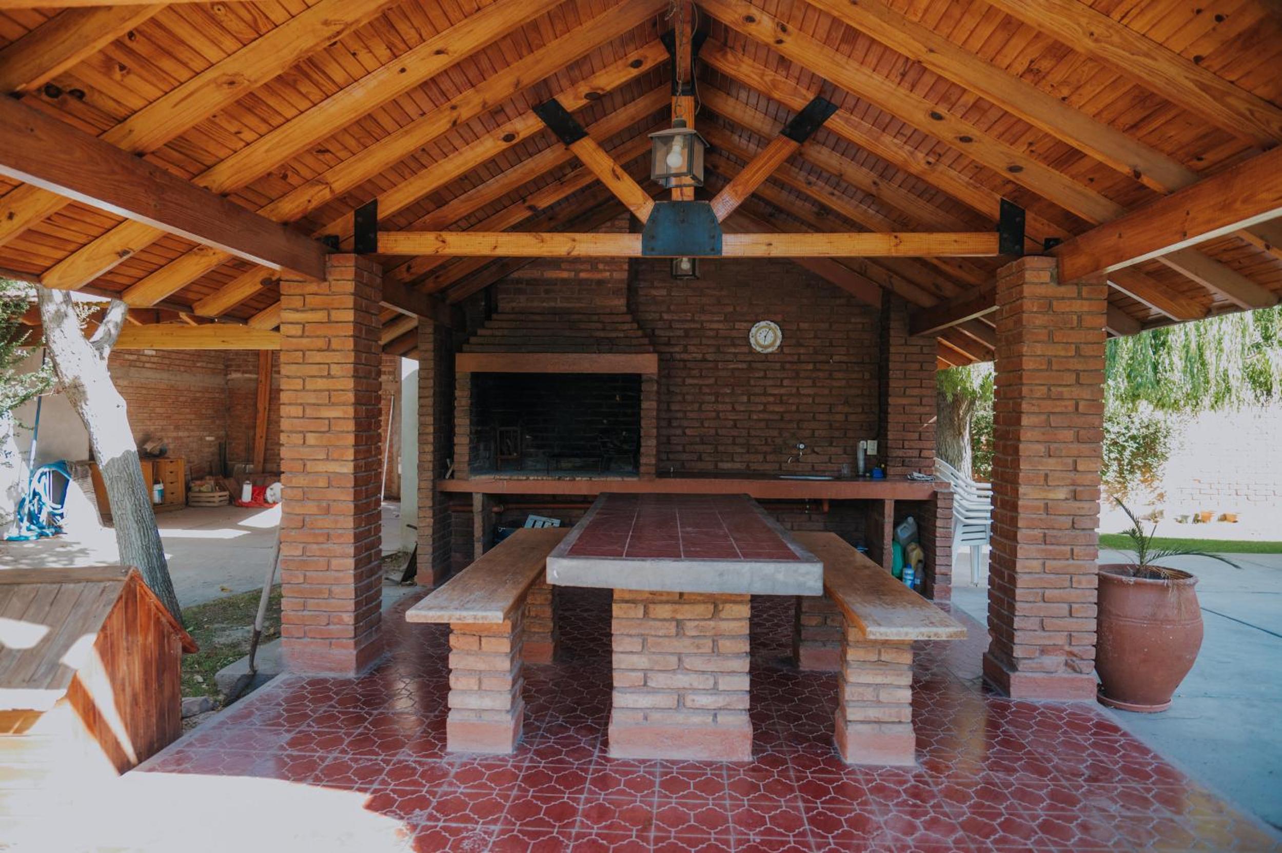 Casa de Campo:4 Habitaciones con piscina y quincho
